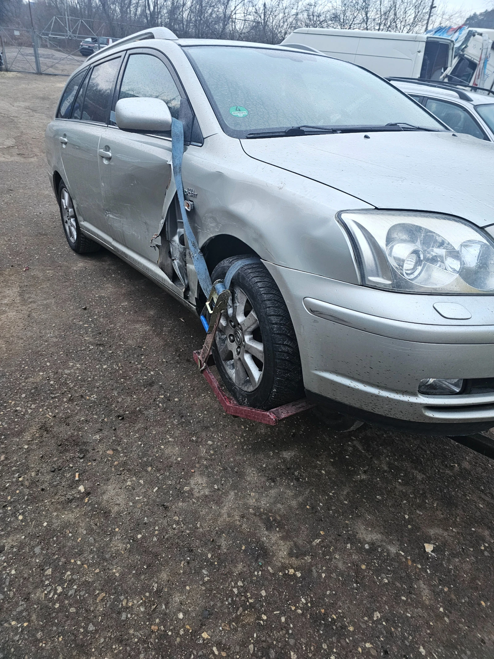 Toyota Avensis 2.2 дизел 177к.с - изображение 6