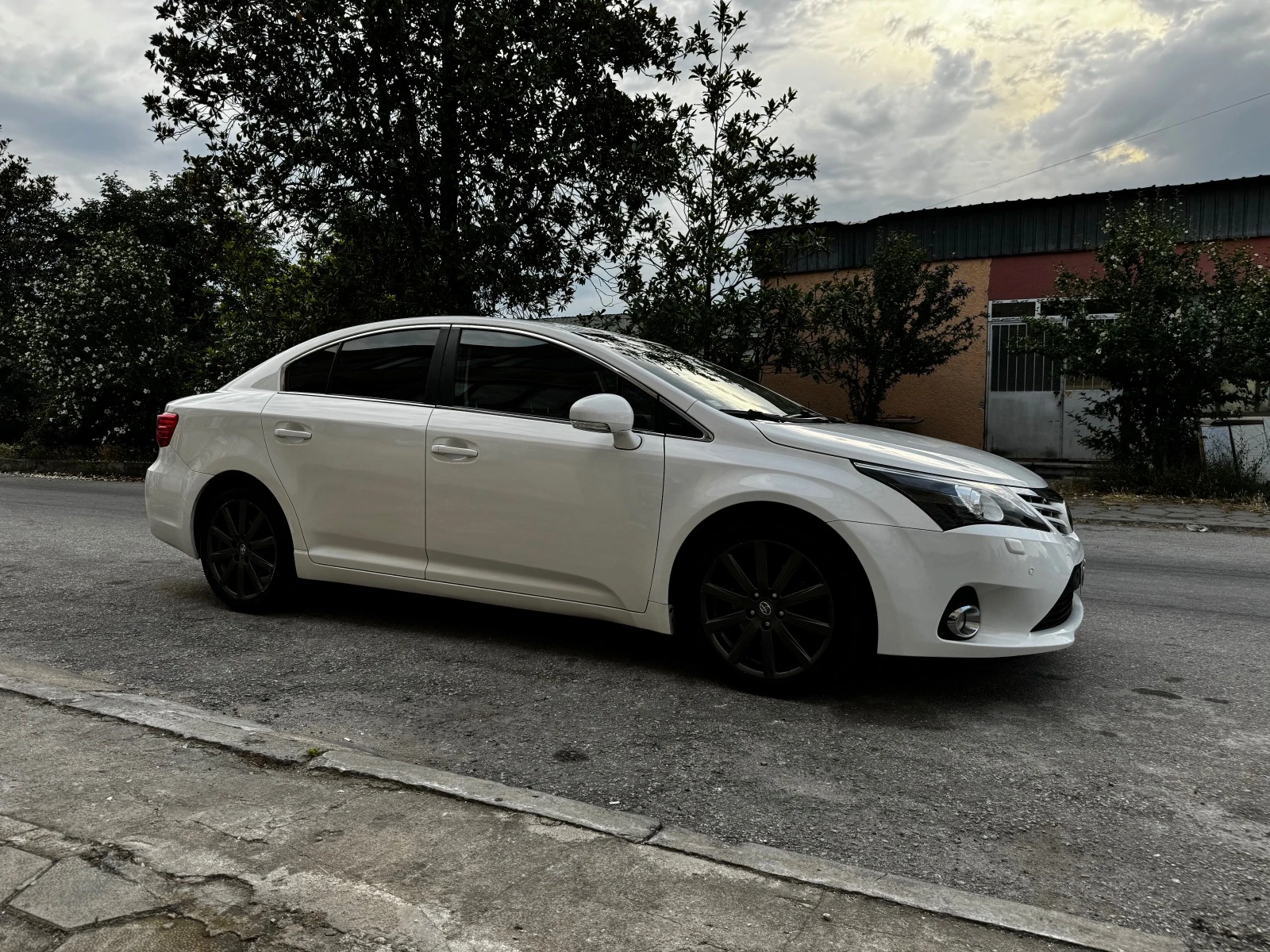 Toyota Avensis 2.2 D-4D Luxury - изображение 7