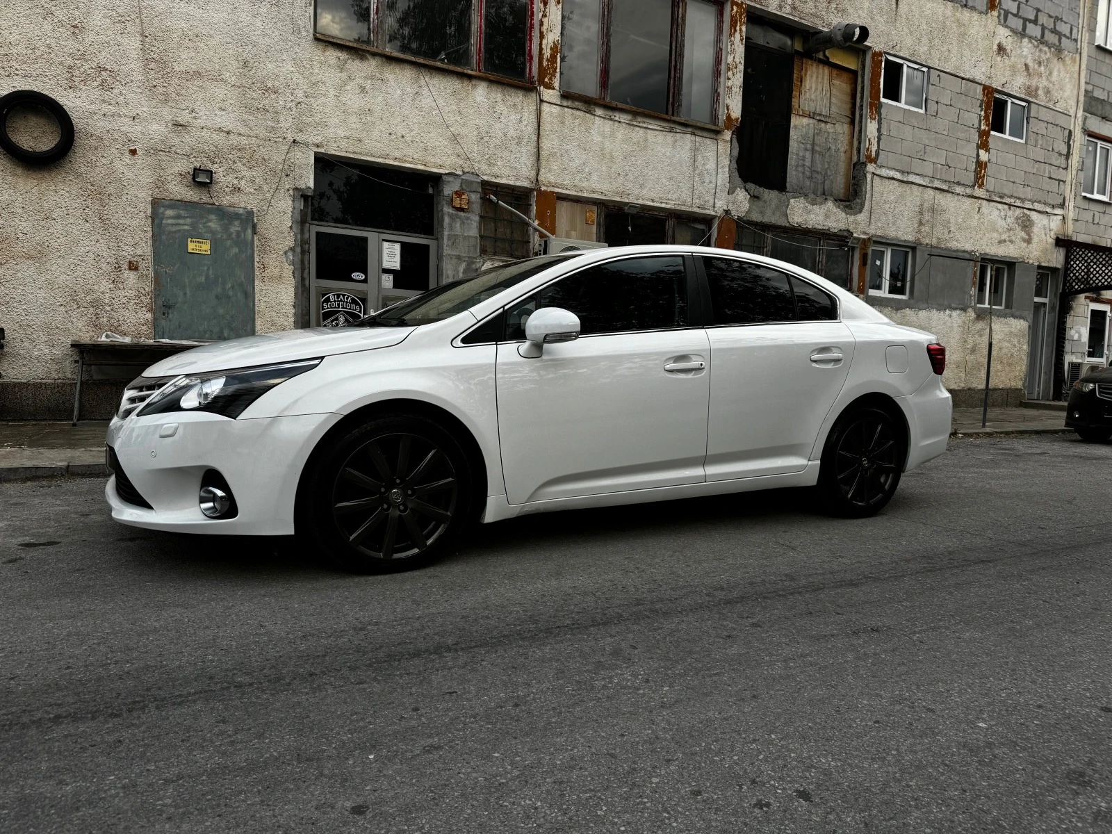 Toyota Avensis 2.2 D-4D Luxury - изображение 6