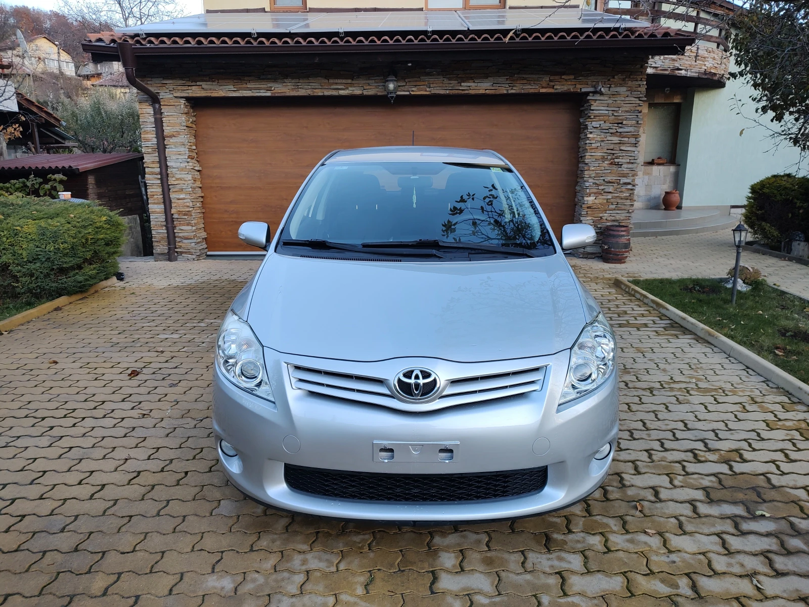 Toyota Auris 1.4D4D-АВТОМАТИК - изображение 2