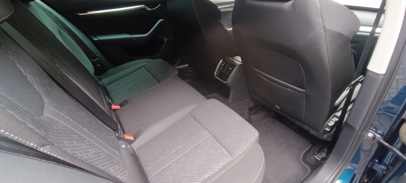 Skoda Octavia 2.0TDI/150к.с/4x4/Edition/Фабрична Гаранция, снимка 12 - Автомобили и джипове - 53850008