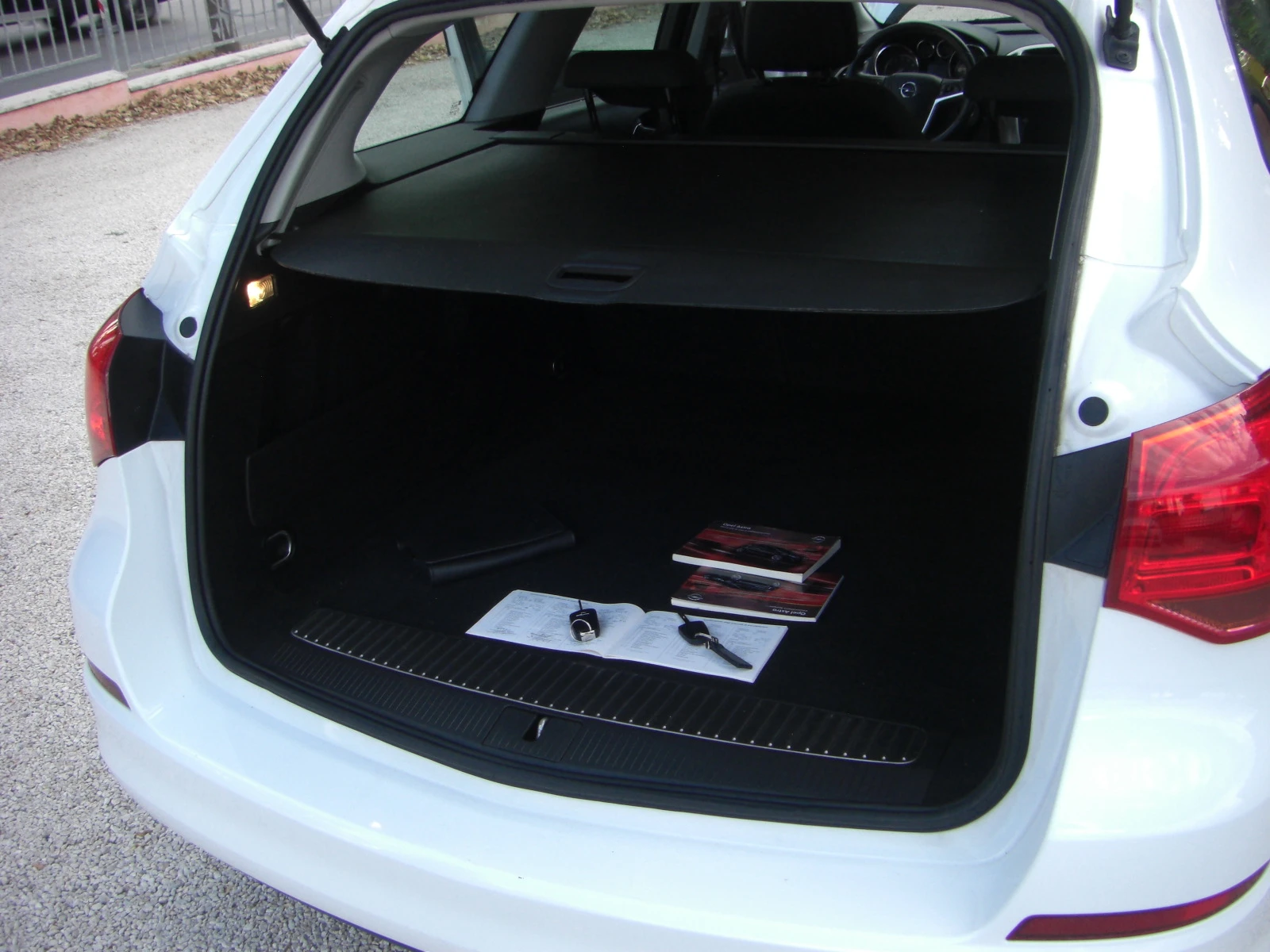 Opel Astra 1.4ib EURO 5, снимка 16 - Автомобили и джипове - 53963076