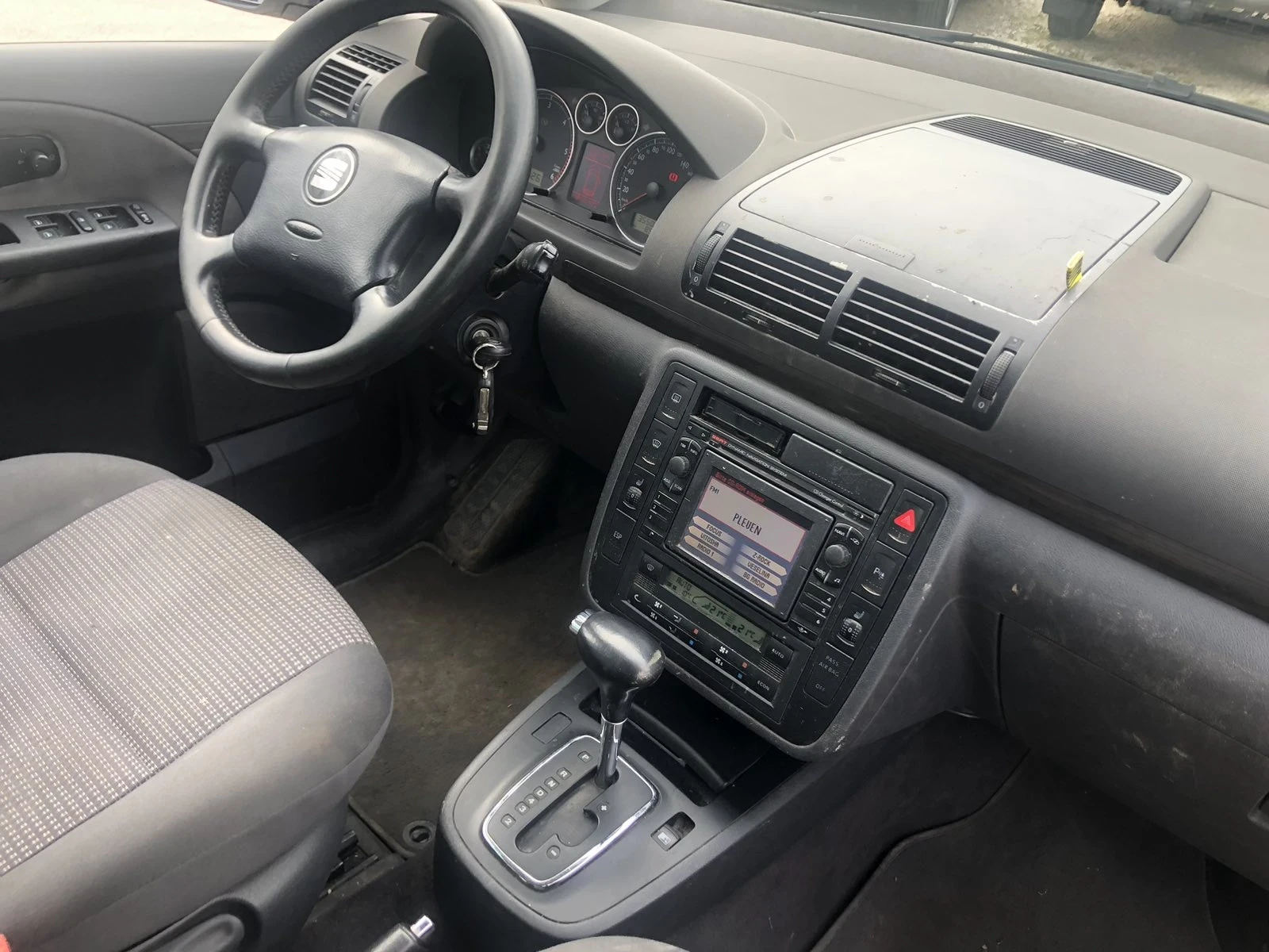 Seat Alhambra 1.9TDI AVTOMAT, снимка 15 - Автомобили и джипове - 54154734