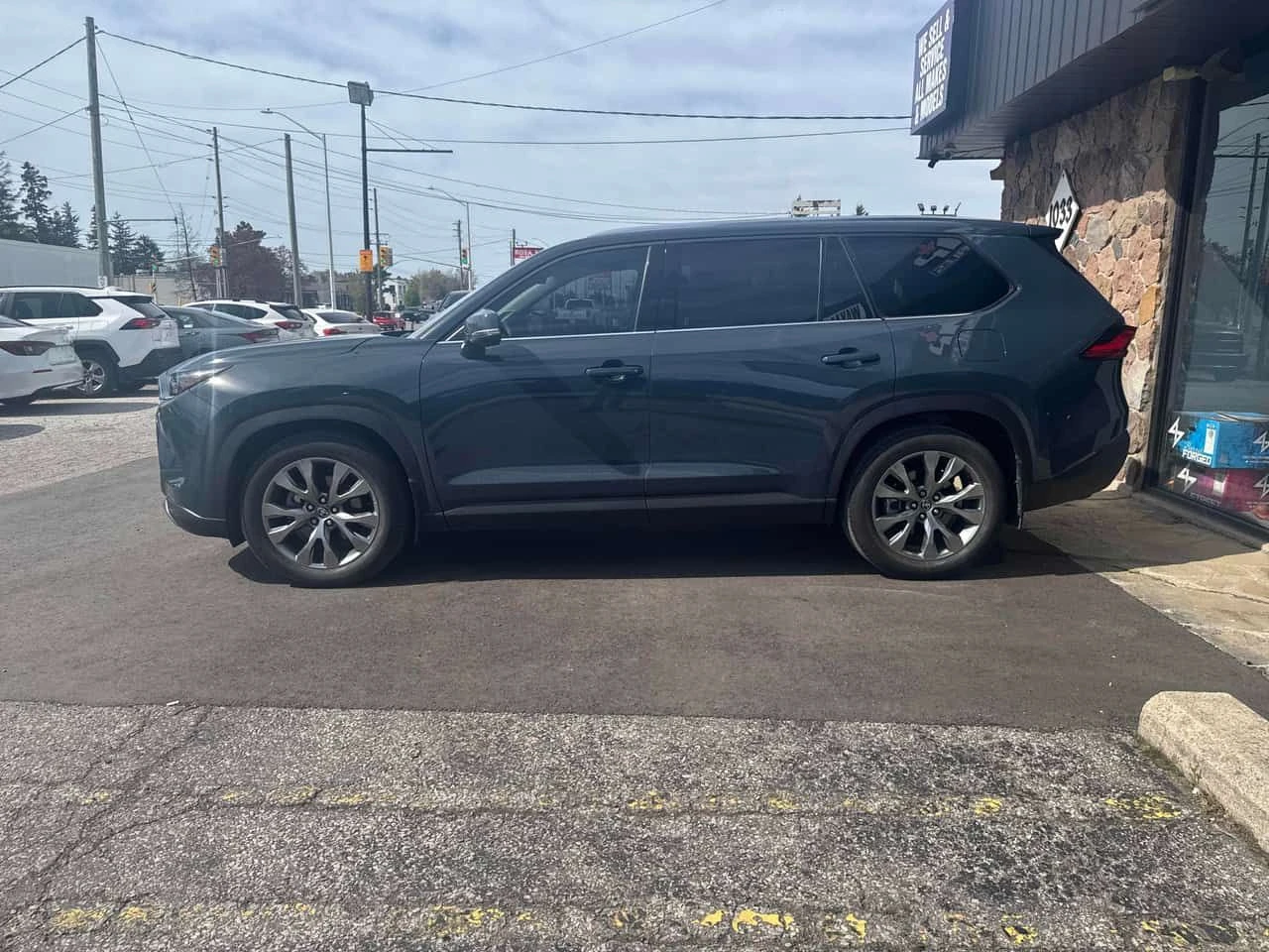 Toyota Grand Highlander * ОБДУХВАНЕ * KEYLESS * PANO * JBL * CARFAX, снимка 2 - Автомобили и джипове - 54569302