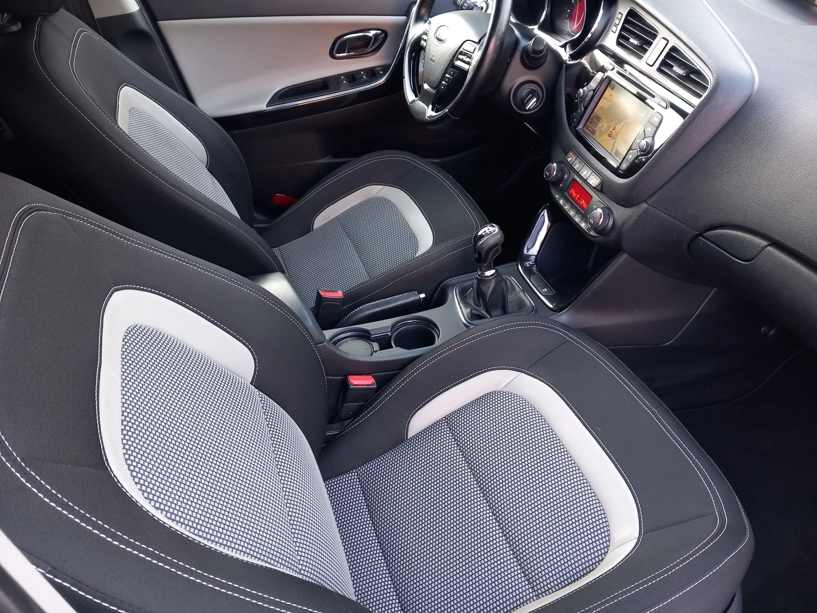 Kia Ceed 1.6  NAVI Камера, снимка 12 - Автомобили и джипове - 55969998
