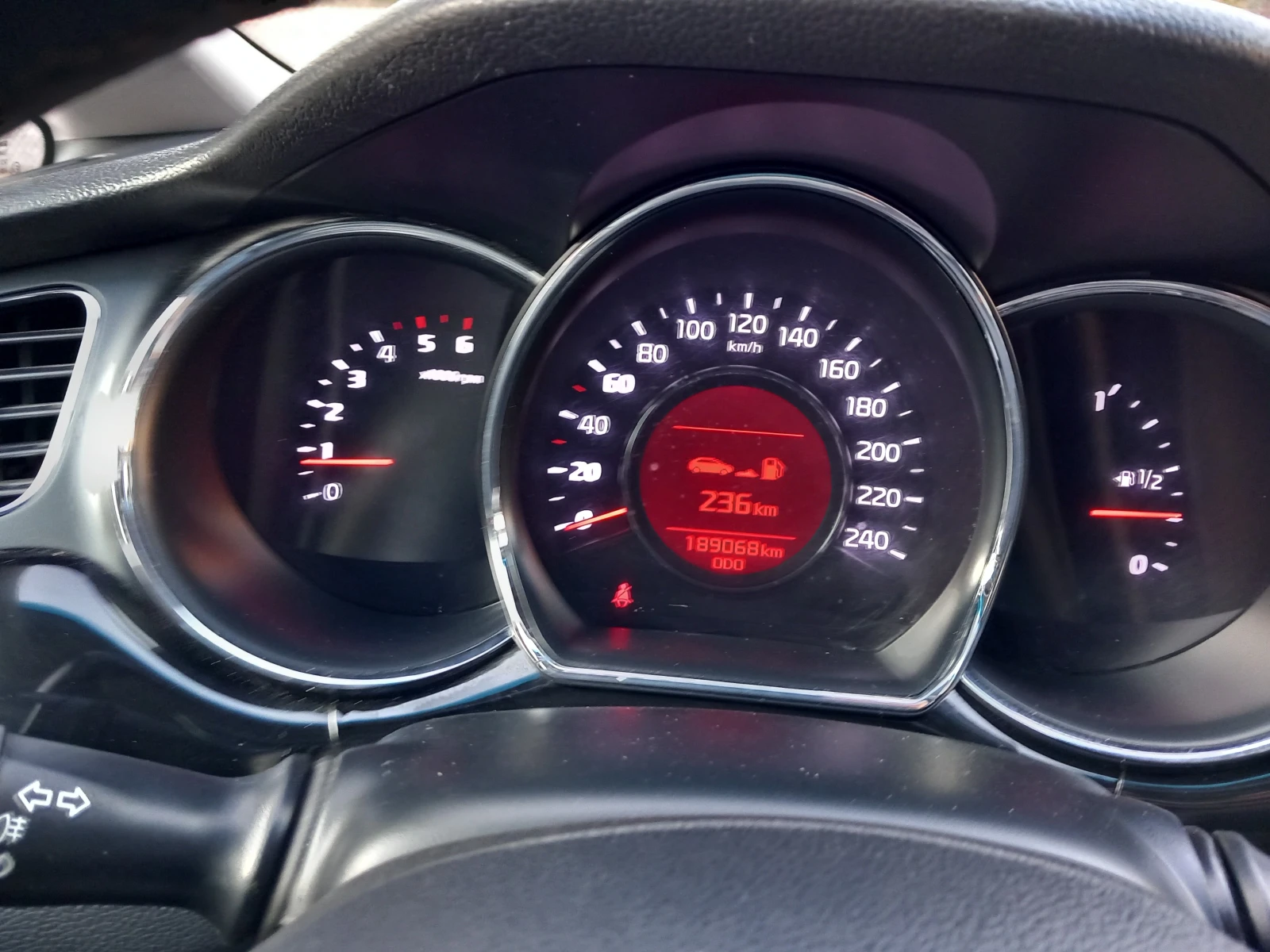 Kia Ceed 1.6  NAVI Камера, снимка 15 - Автомобили и джипове - 55969998