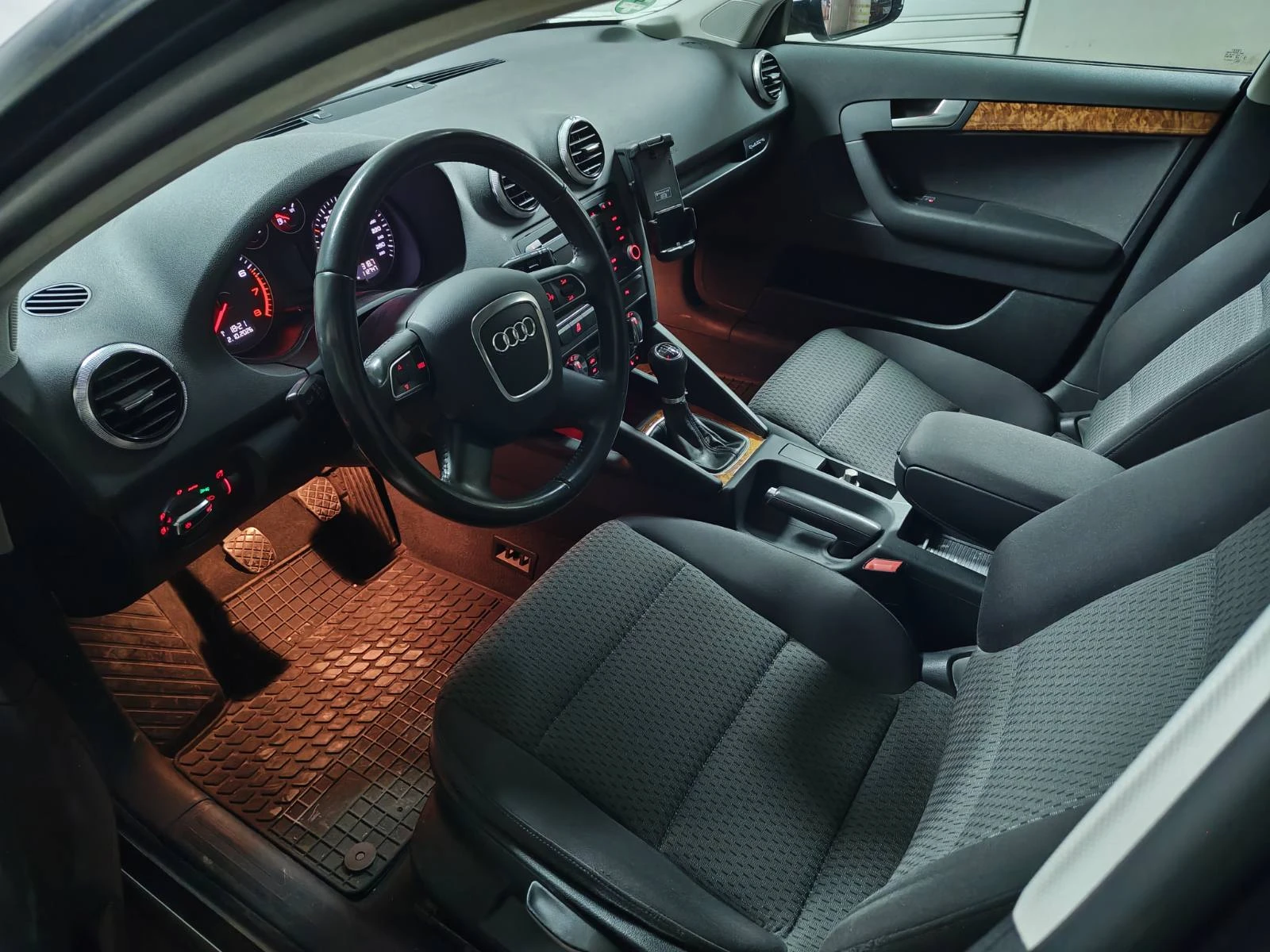 Audi A3 1.8 T QUATTRO, снимка 9 - Автомобили и джипове - 56330859