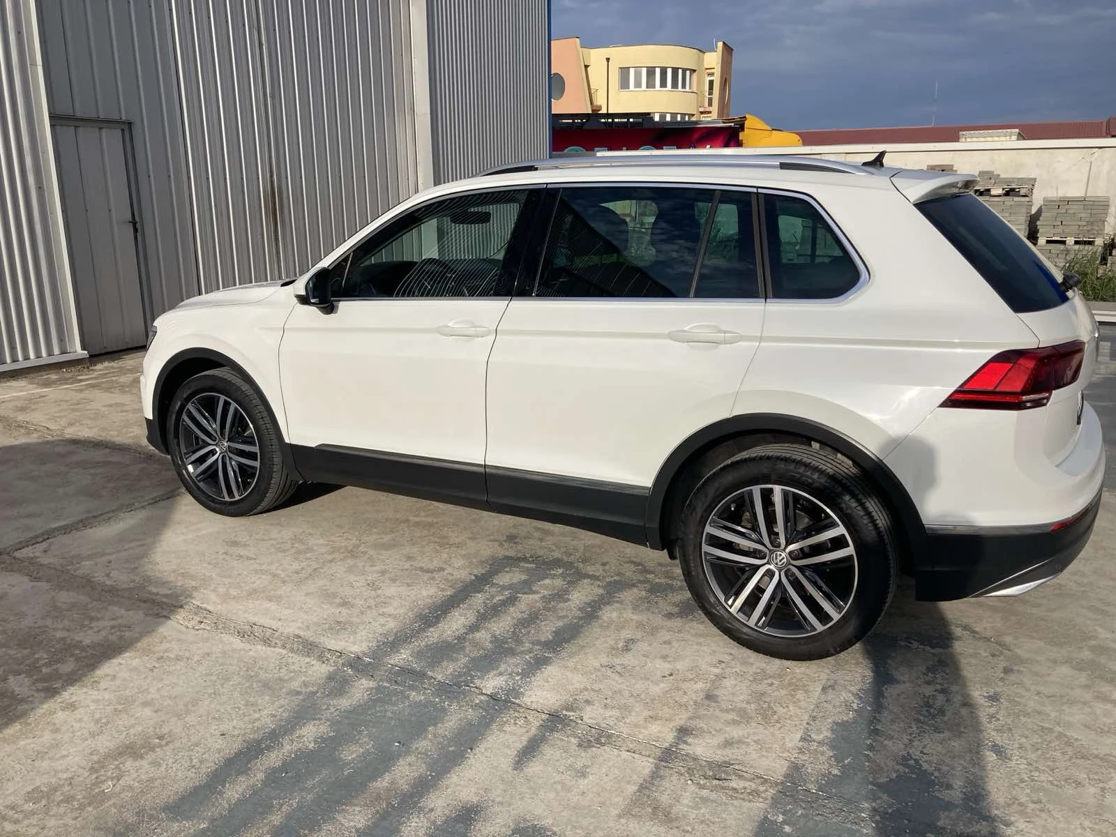 VW Tiguan 2.0 bTDI 240+ ПЕЧКА - изображение 7
