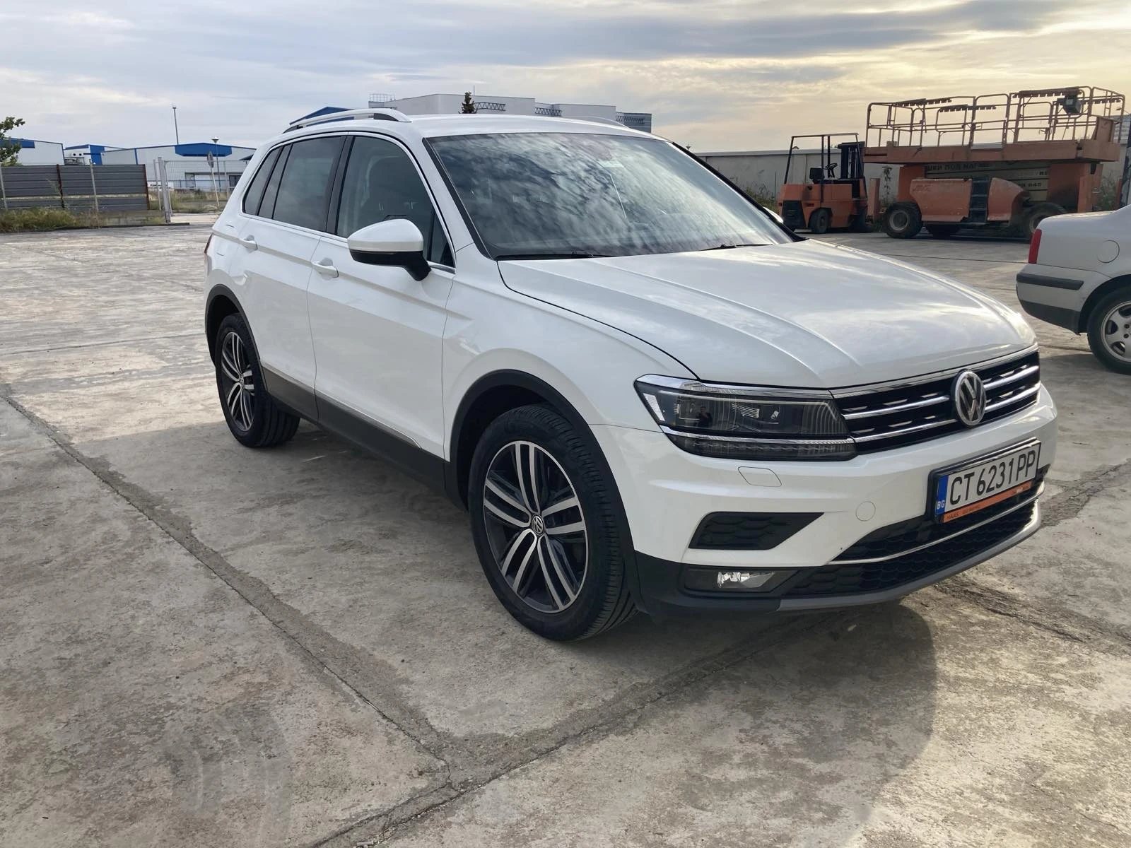 VW Tiguan 2.0 bTDI 240+ ПЕЧКА - изображение 4