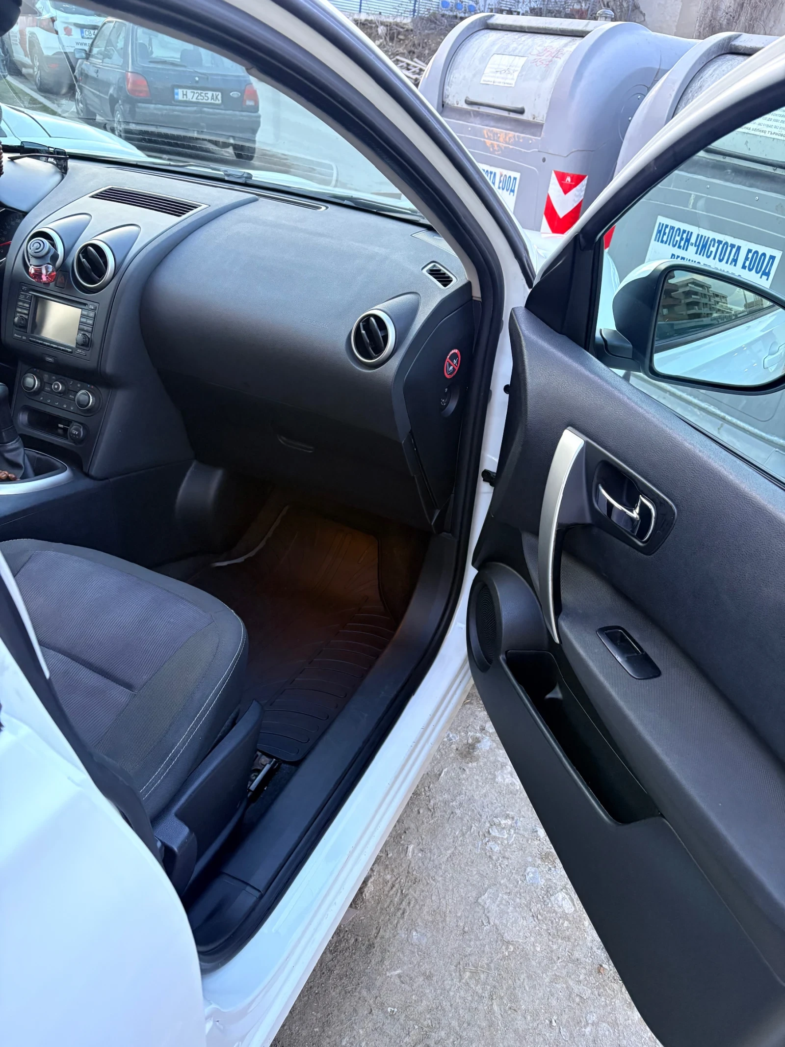 Nissan Qashqai, снимка 8 - Автомобили и джипове - 53756334