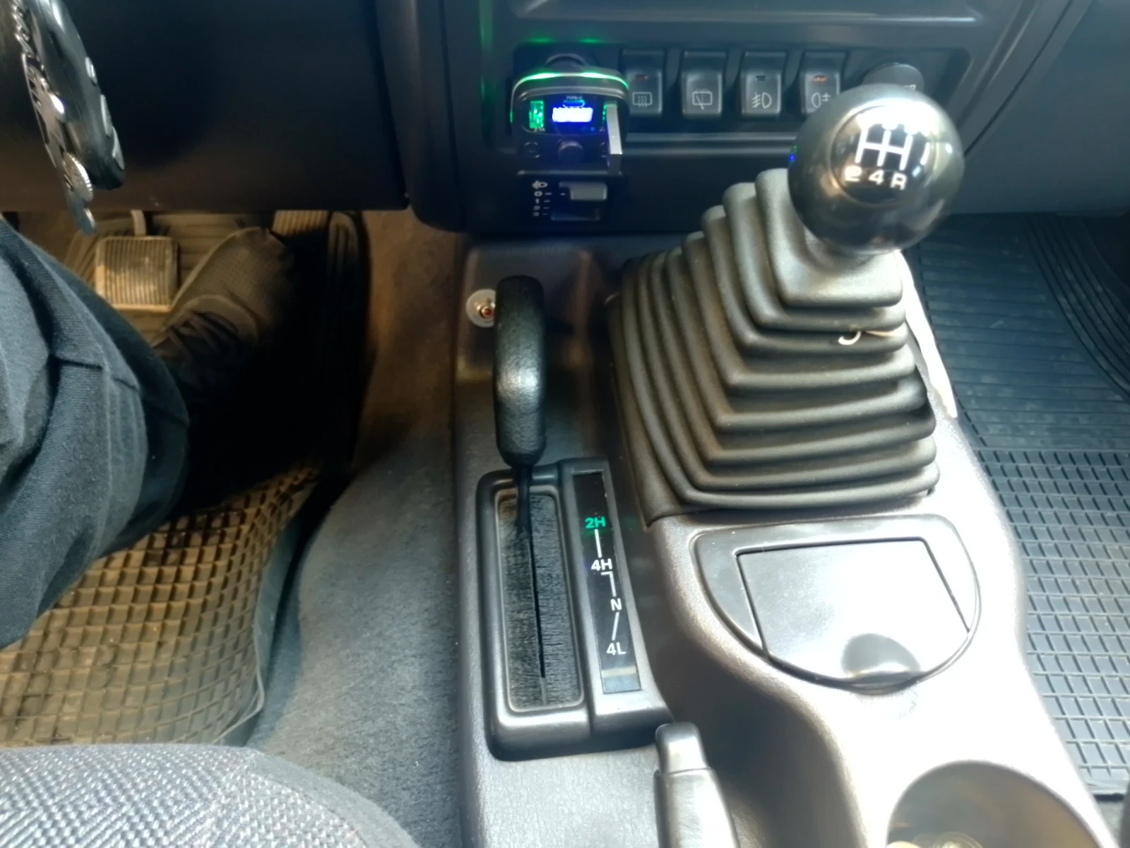 Jeep Cherokee, снимка 13 - Автомобили и джипове - 53968580