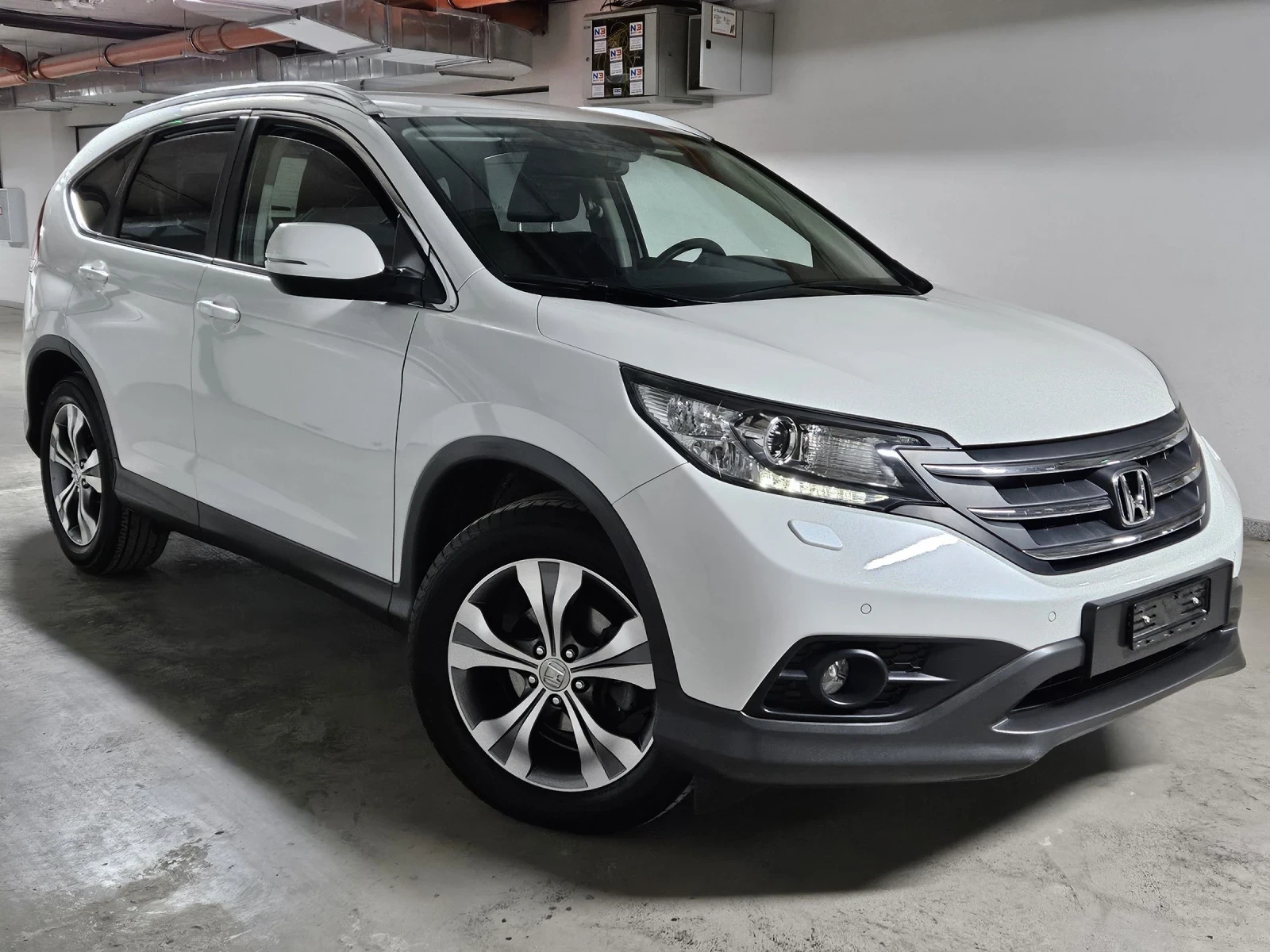 Honda Cr-v 2.0 i 155PS 4x4 8 ГУМИ С ДЖАНТИ WHITE PEARL, снимка 3 - Автомобили и джипове - 54912074