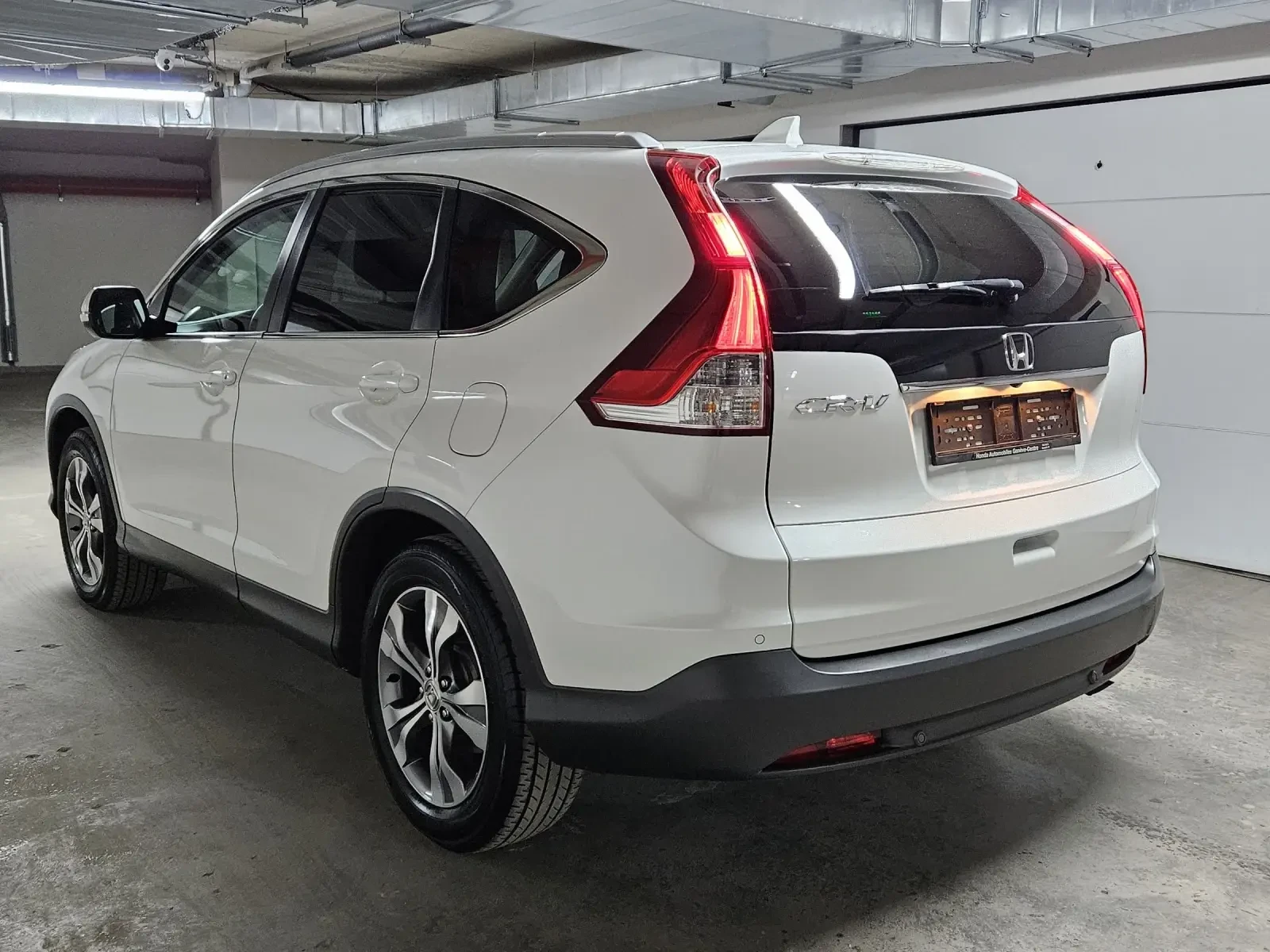 Honda Cr-v 2.0 i 155PS 4x4 8 ГУМИ С ДЖАНТИ WHITE PEARL, снимка 6 - Автомобили и джипове - 54912074