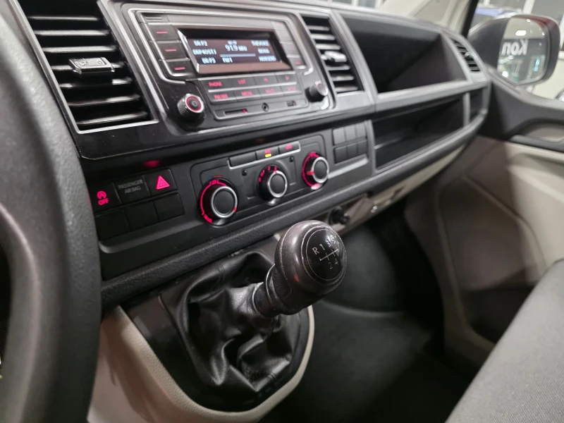VW Transporter T6 Long | 2.0TDI | Напълно обслужен , снимка 16 - Бусове и автобуси - 53294506