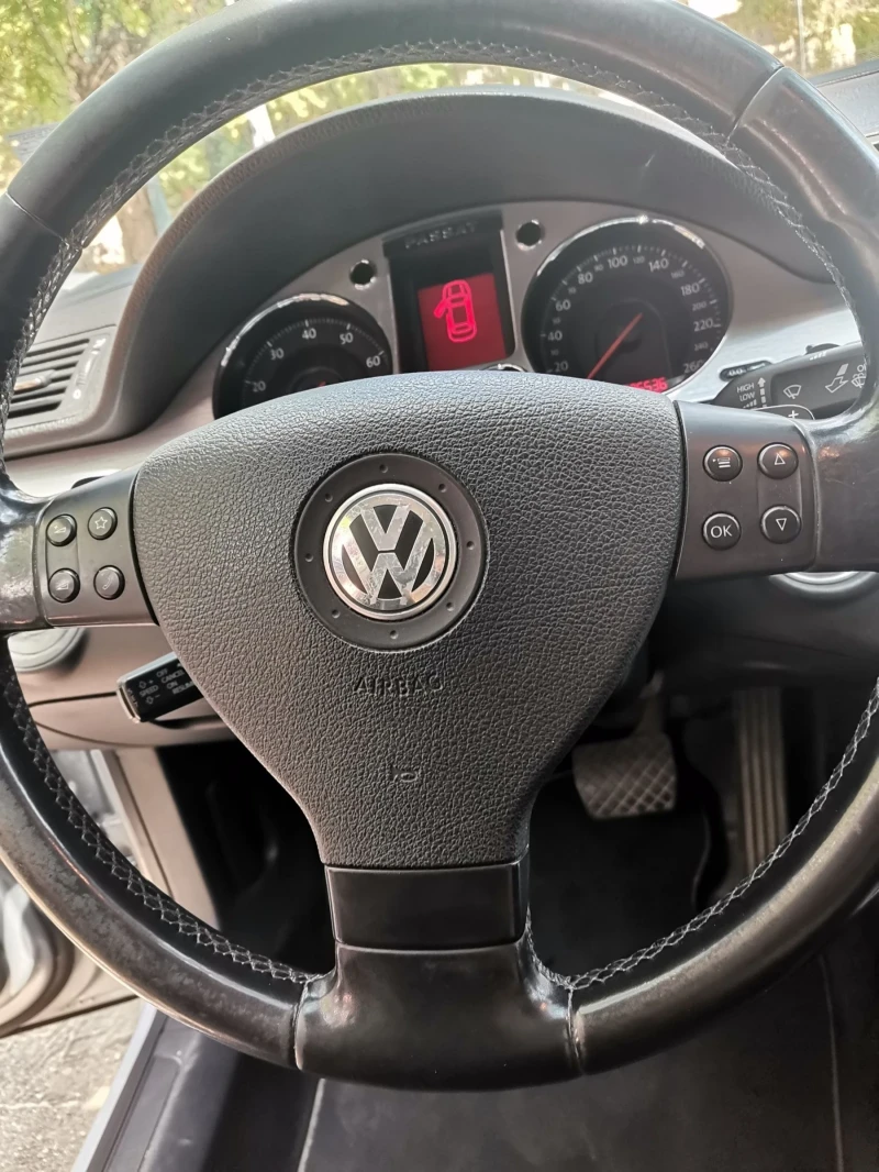 VW Passat, снимка 12 - Автомобили и джипове - 46931283