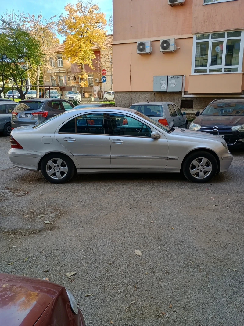 Mercedes-Benz C 220 Хечбек , снимка 4 - Автомобили и джипове - 47802151