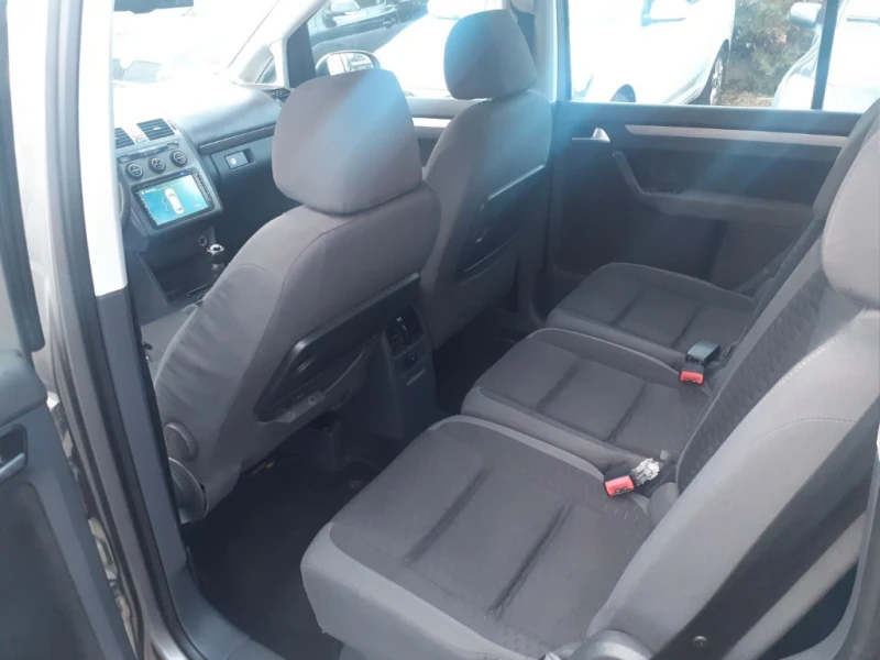 VW Touran, снимка 9 - Автомобили и джипове - 47836570