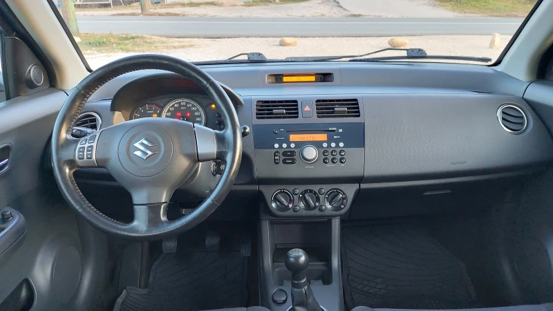 Suzuki Swift 1.3i 4X4 FACELIFT Германия, снимка 12 - Автомобили и джипове - 48198746