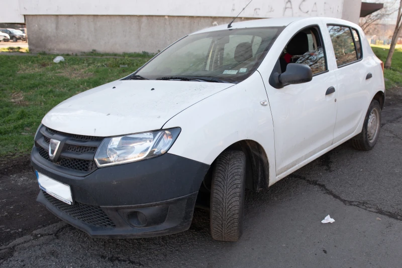 Dacia Sandero, снимка 2 - Автомобили и джипове - 48749585