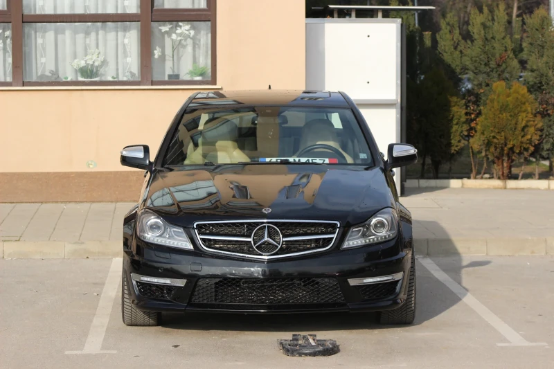 Mercedes-Benz C 63 AMG, снимка 1 - Автомобили и джипове - 48909391