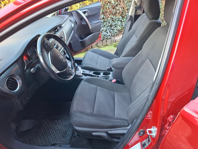 Toyota Auris, снимка 6 - Автомобили и джипове - 52822607