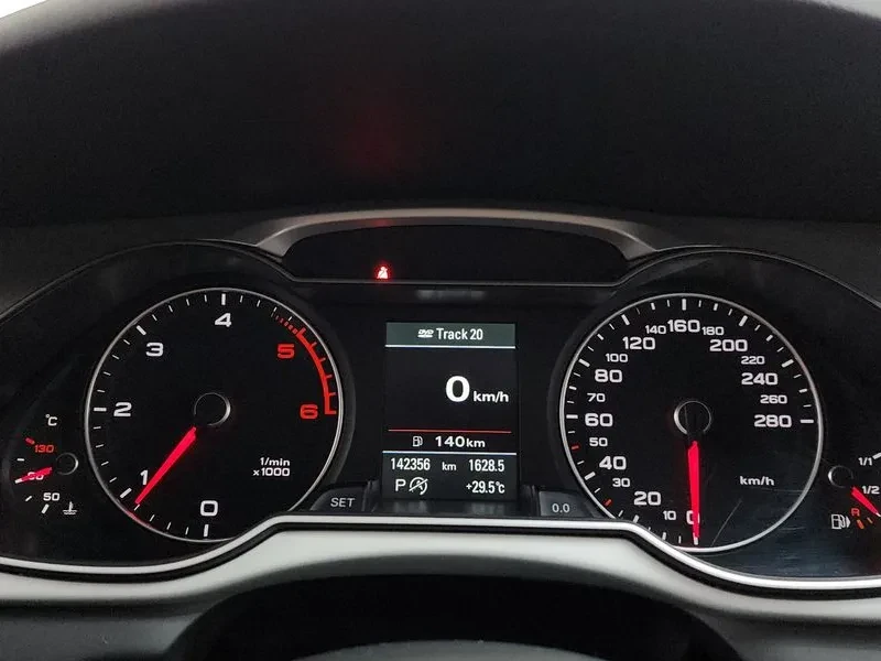 Audi A4 2.0 TDI Quattro - САМО 30% АВАНС, снимка 8 - Автомобили и джипове - 55487023