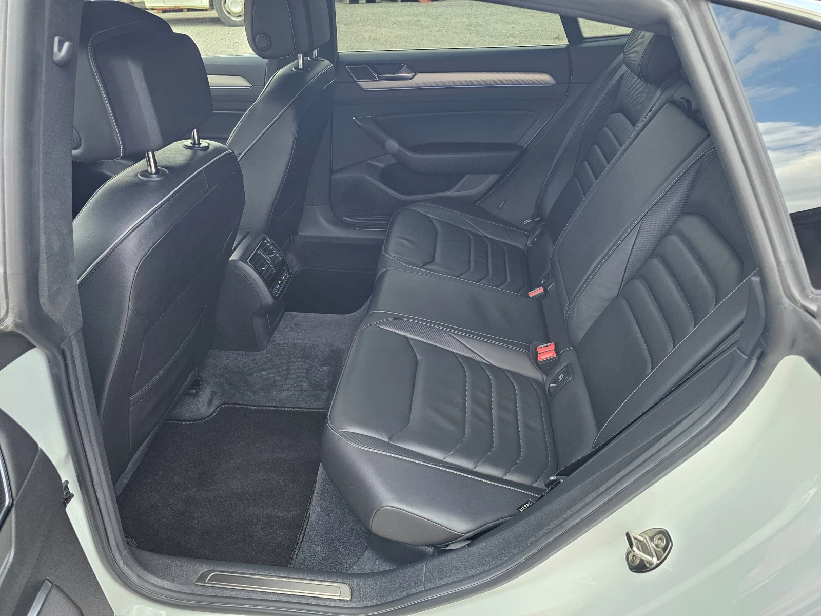 VW Arteon 2.0TSI R-line 4x4, снимка 10 - Автомобили и джипове - 55274155