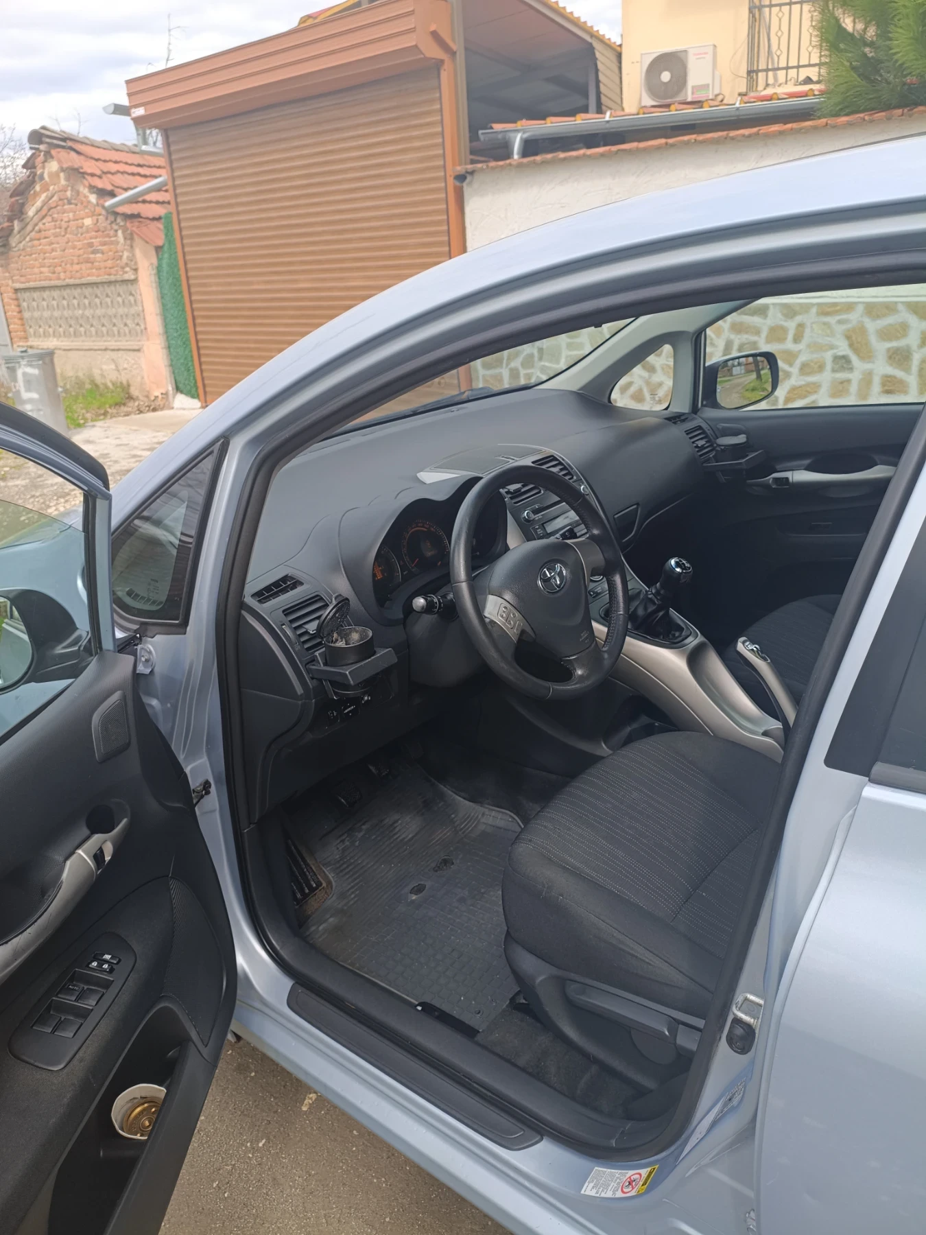 Toyota Auris 1.6, снимка 6 - Автомобили и джипове - 54088547