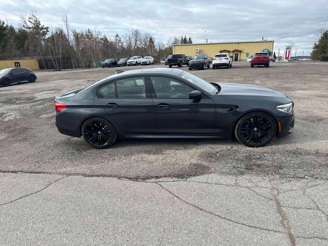 BMW M5 ОБДУХВАНЕ * H/K * ШИБИДАХ * 360 * CARFAX , снимка 2 - Автомобили и джипове - 54568948