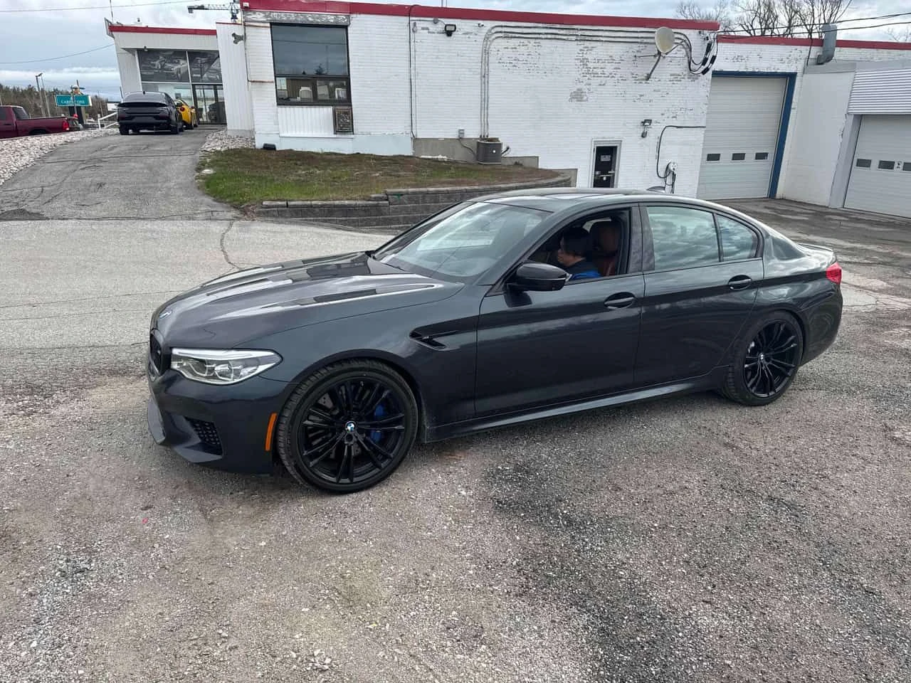 BMW M5 ОБДУХВАНЕ * H/K * ШИБИДАХ * 360 * CARFAX , снимка 3 - Автомобили и джипове - 54568948