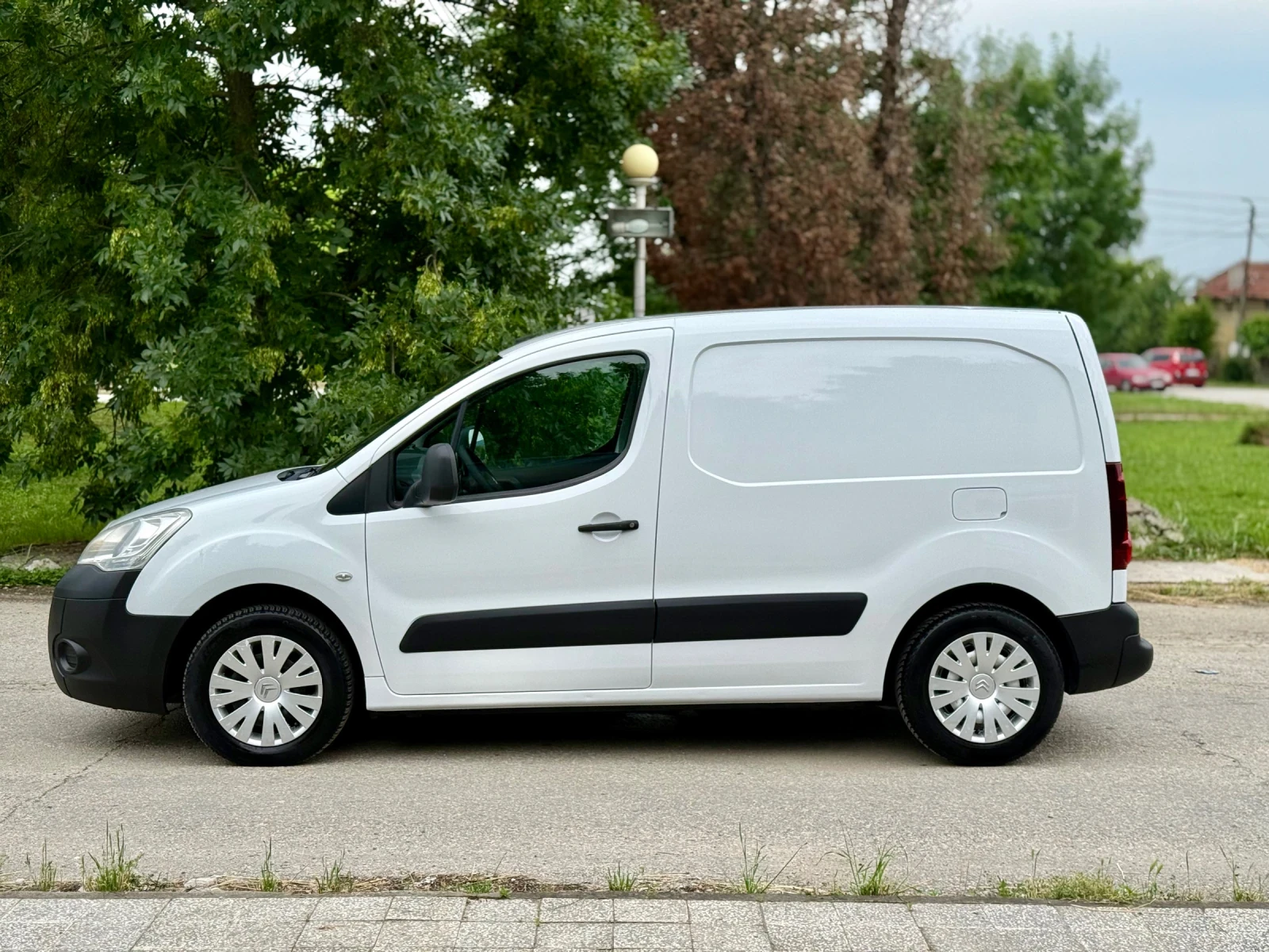 Peugeot Partner 1.6HDI* КЛИМАТИК* ЕВРО 5* 2012, снимка 4 - Автомобили и джипове - 54802178