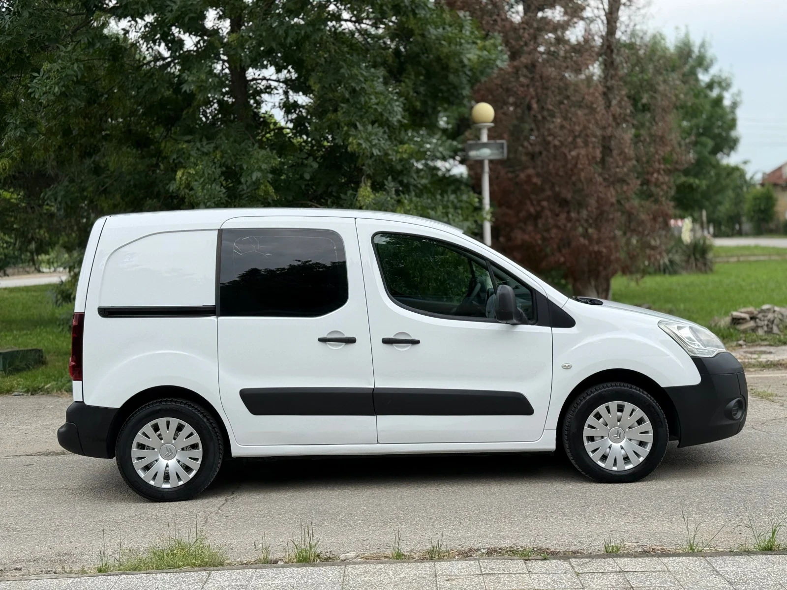 Peugeot Partner 1.6HDI* КЛИМАТИК* ЕВРО 5* 2012, снимка 5 - Автомобили и джипове - 54802178