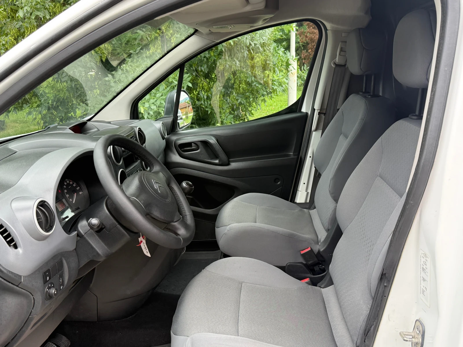 Peugeot Partner 1.6HDI* КЛИМАТИК* ЕВРО 5* 2012, снимка 16 - Автомобили и джипове - 54802178