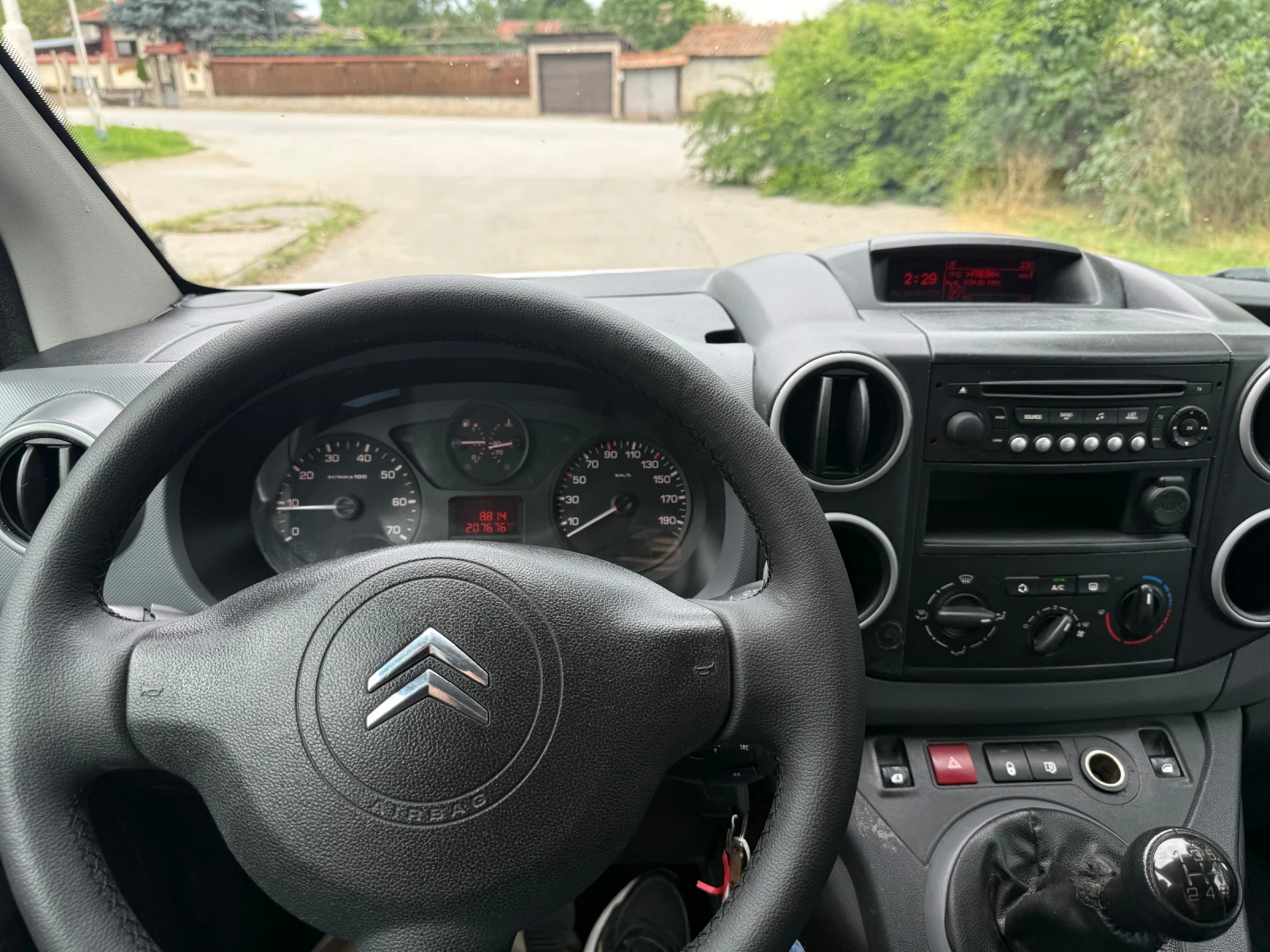 Peugeot Partner 1.6HDI* КЛИМАТИК* ЕВРО 5* 2012, снимка 13 - Автомобили и джипове - 54802178