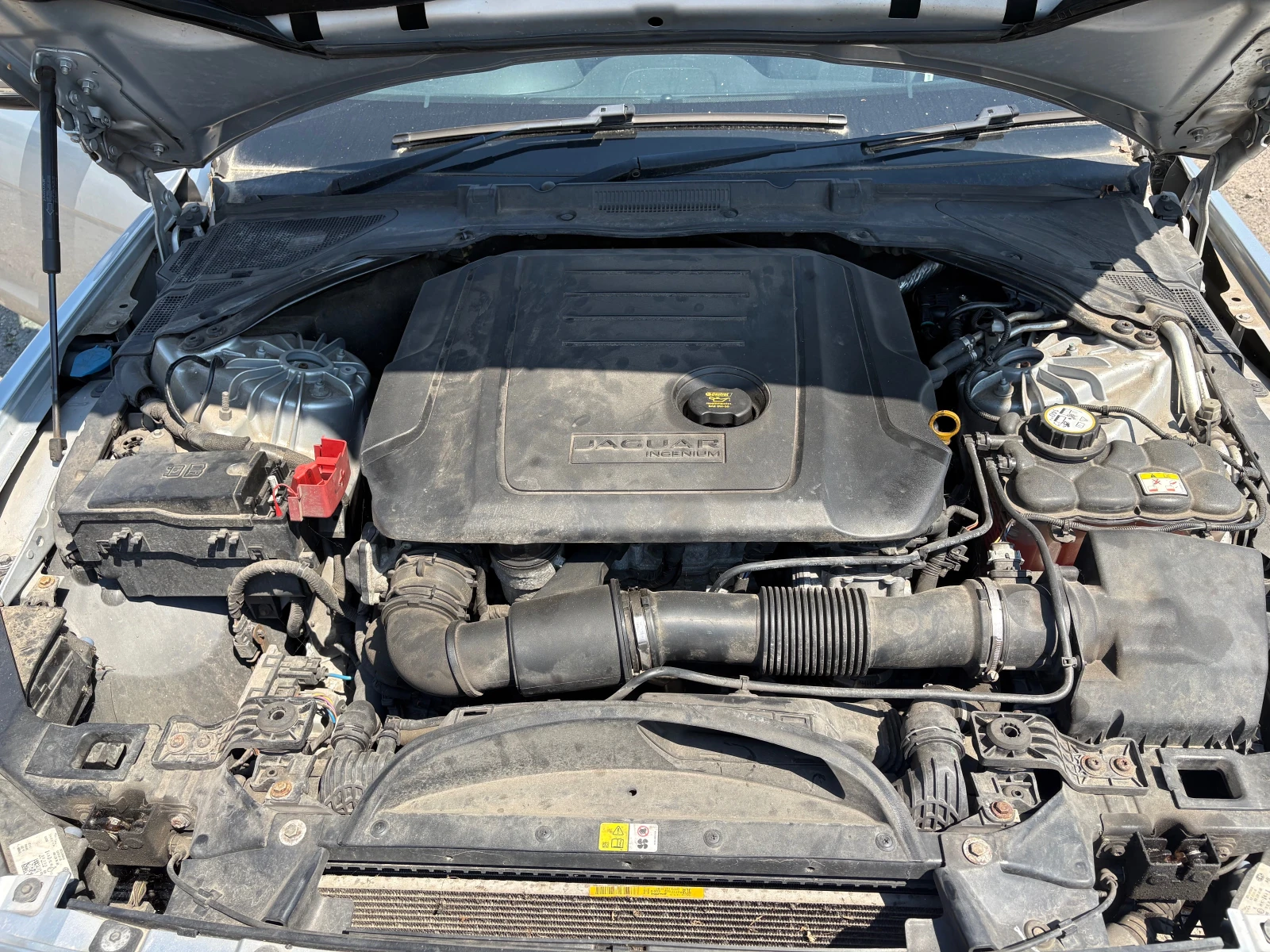Jaguar XE 2.0d, снимка 9 - Автомобили и джипове - 55084734