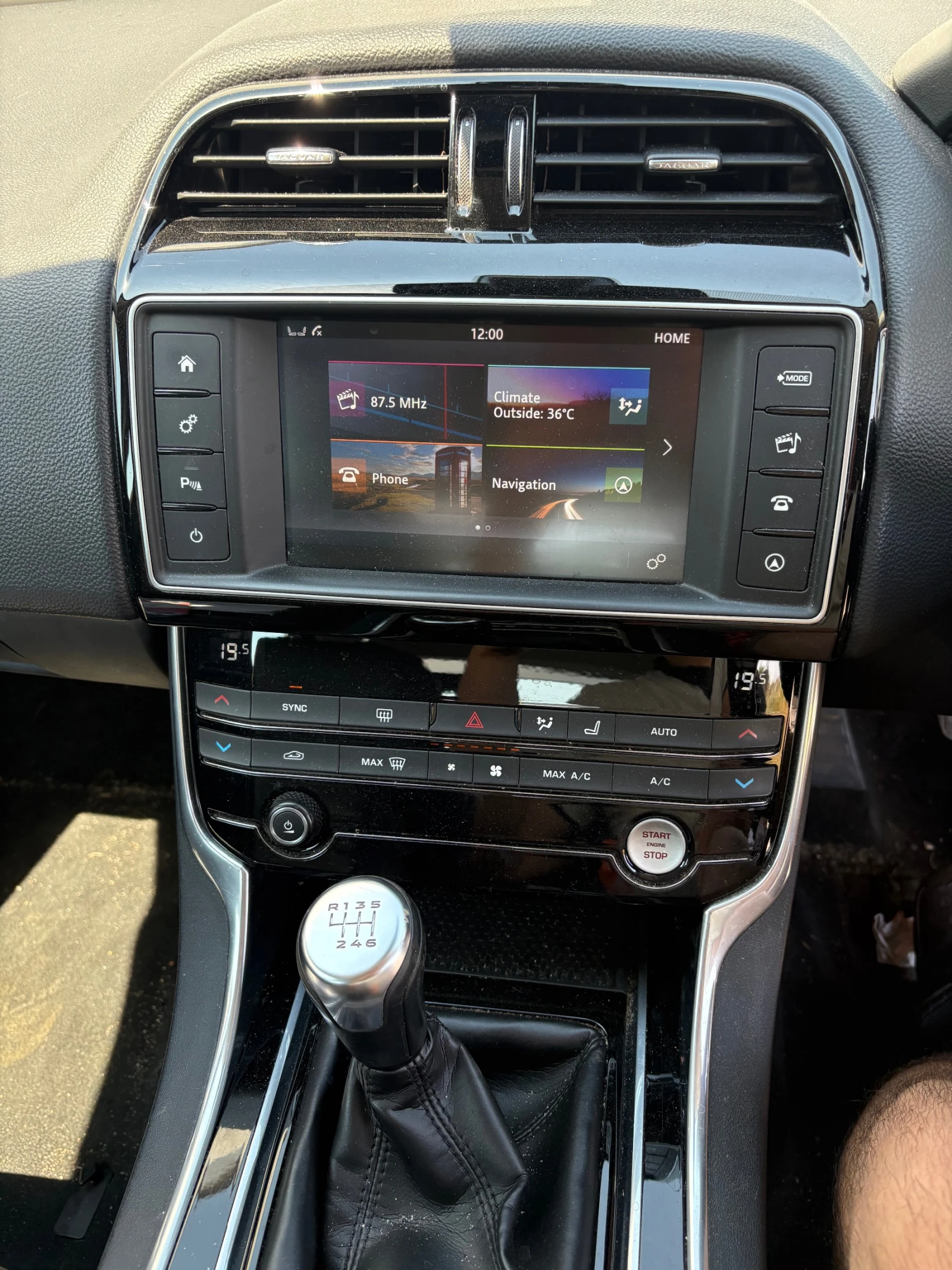 Jaguar XE 2.0d, снимка 10 - Автомобили и джипове - 55084734