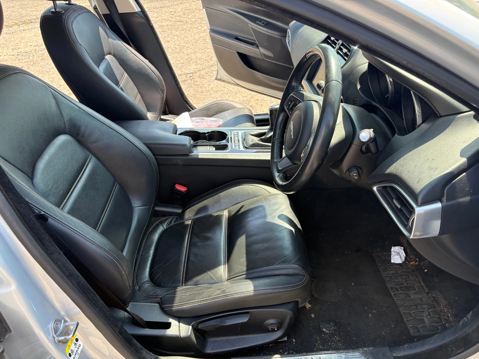 Jaguar XE 2.0d, снимка 7 - Автомобили и джипове - 55084734