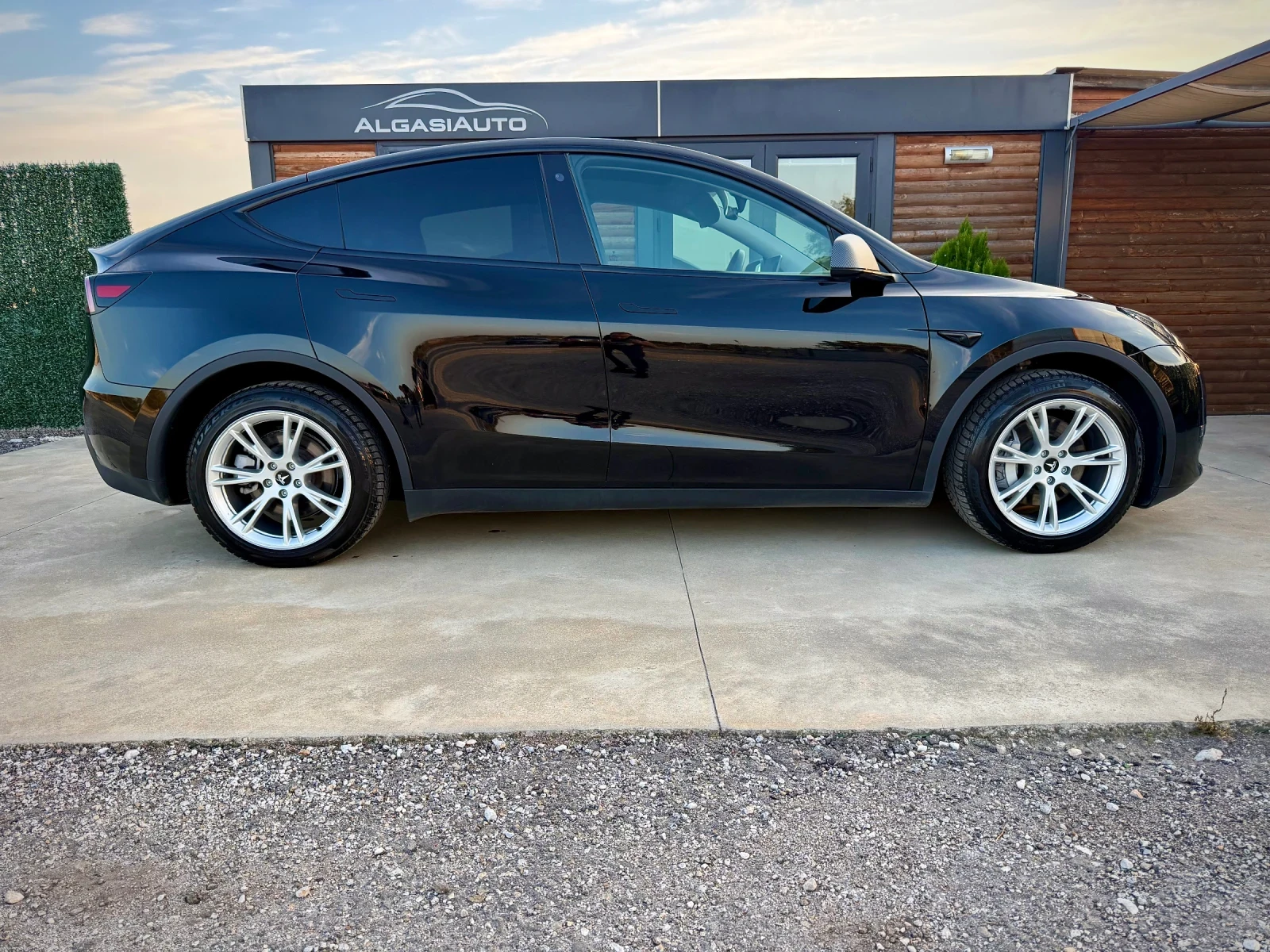 Tesla Model Y Dual Motor Long Range, снимка 5 - Автомобили и джипове - 56600002
