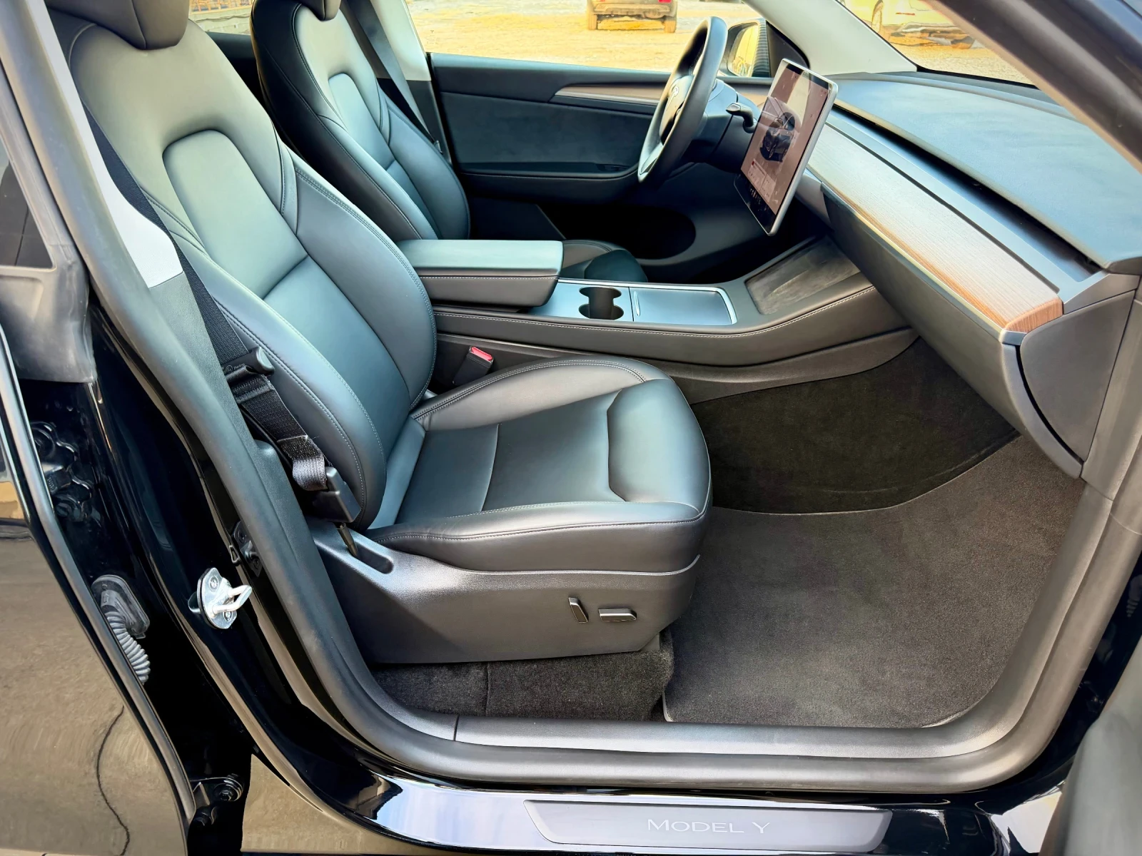 Tesla Model Y Dual Motor Long Range, снимка 12 - Автомобили и джипове - 56600002