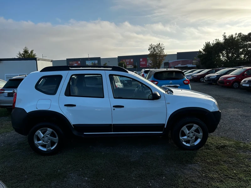 Dacia Duster 1.6 ШВЕЙЦАРИЯ 4х4, снимка 3 - Автомобили и джипове - 47357399