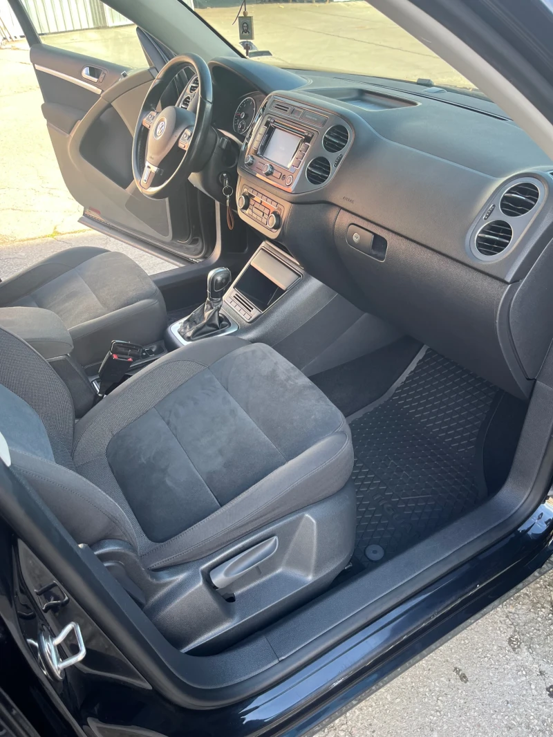 VW Tiguan, снимка 13 - Автомобили и джипове - 52402577
