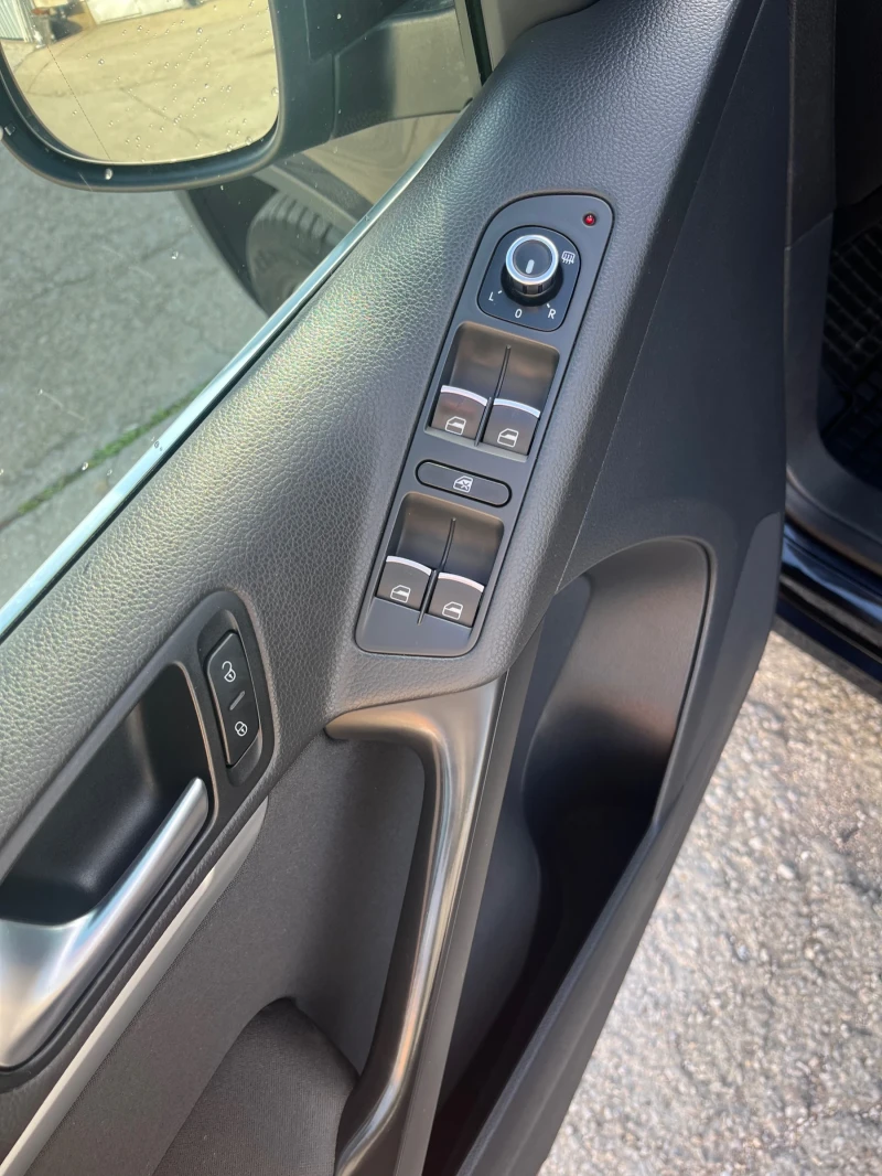 VW Tiguan, снимка 11 - Автомобили и джипове - 52402577