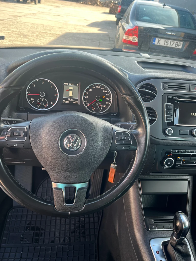VW Tiguan, снимка 8 - Автомобили и джипове - 52402577