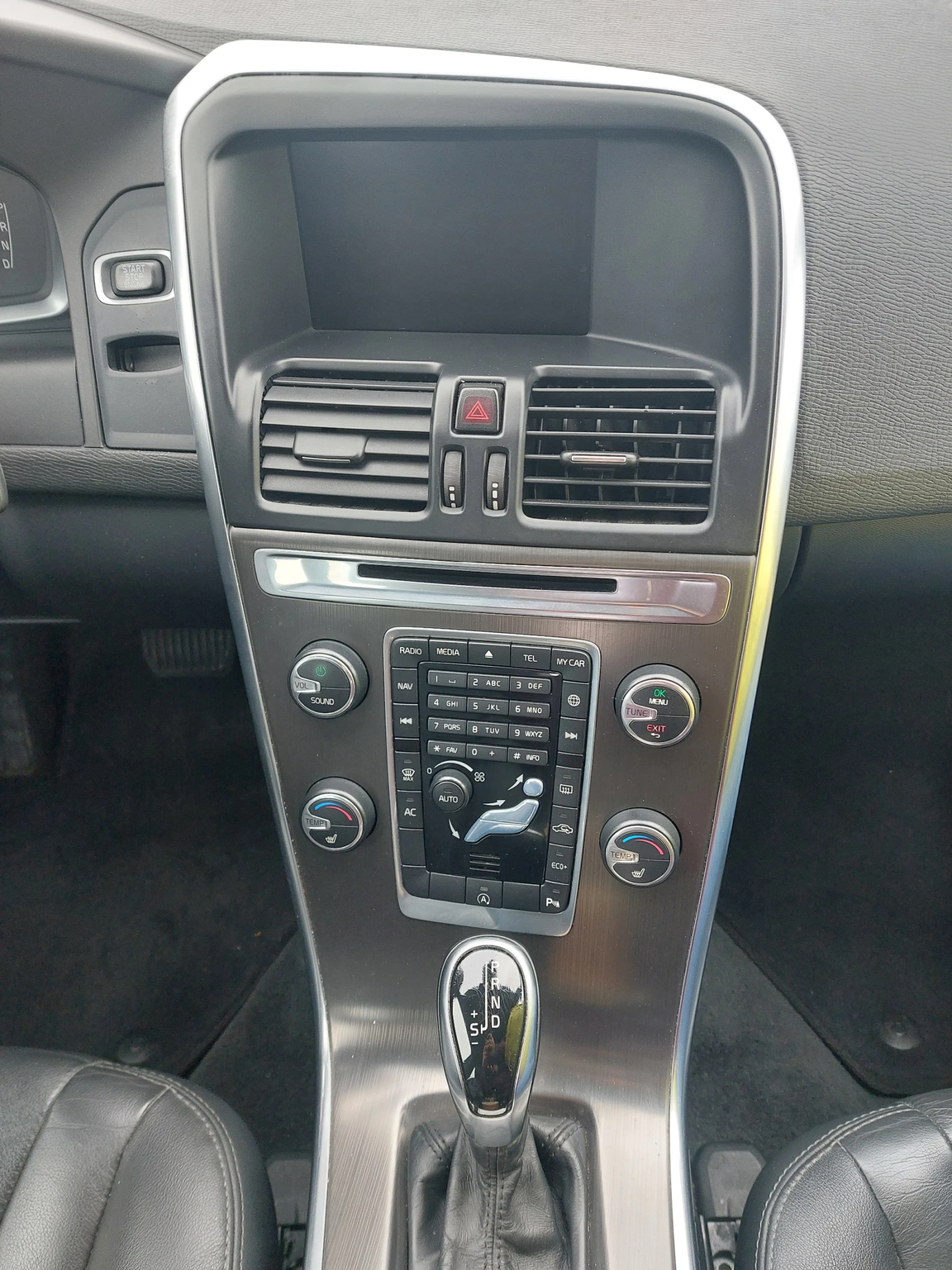 Volvo XC60, снимка 15 - Автомобили и джипове - 53751136