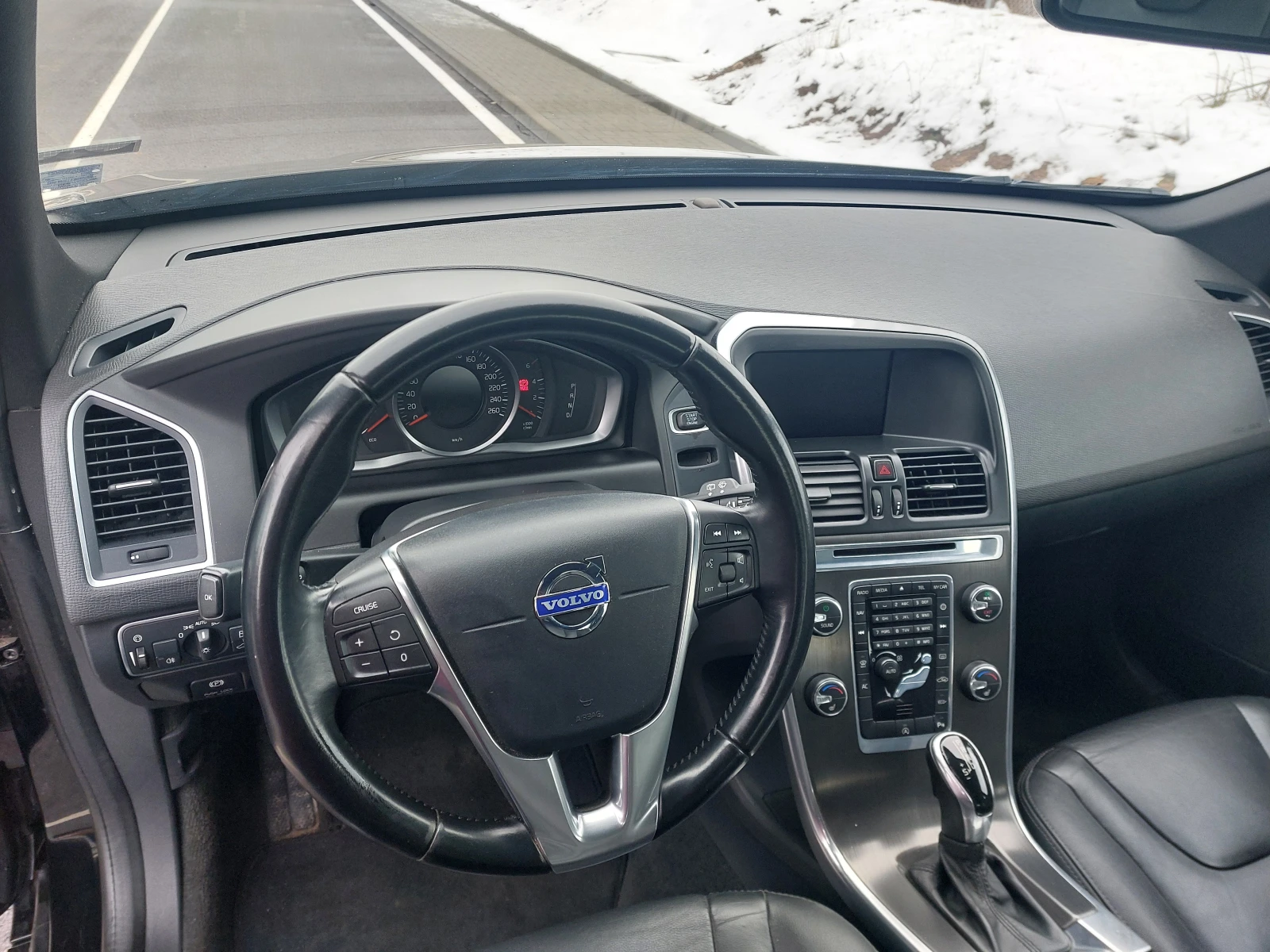 Volvo XC60, снимка 14 - Автомобили и джипове - 53751136