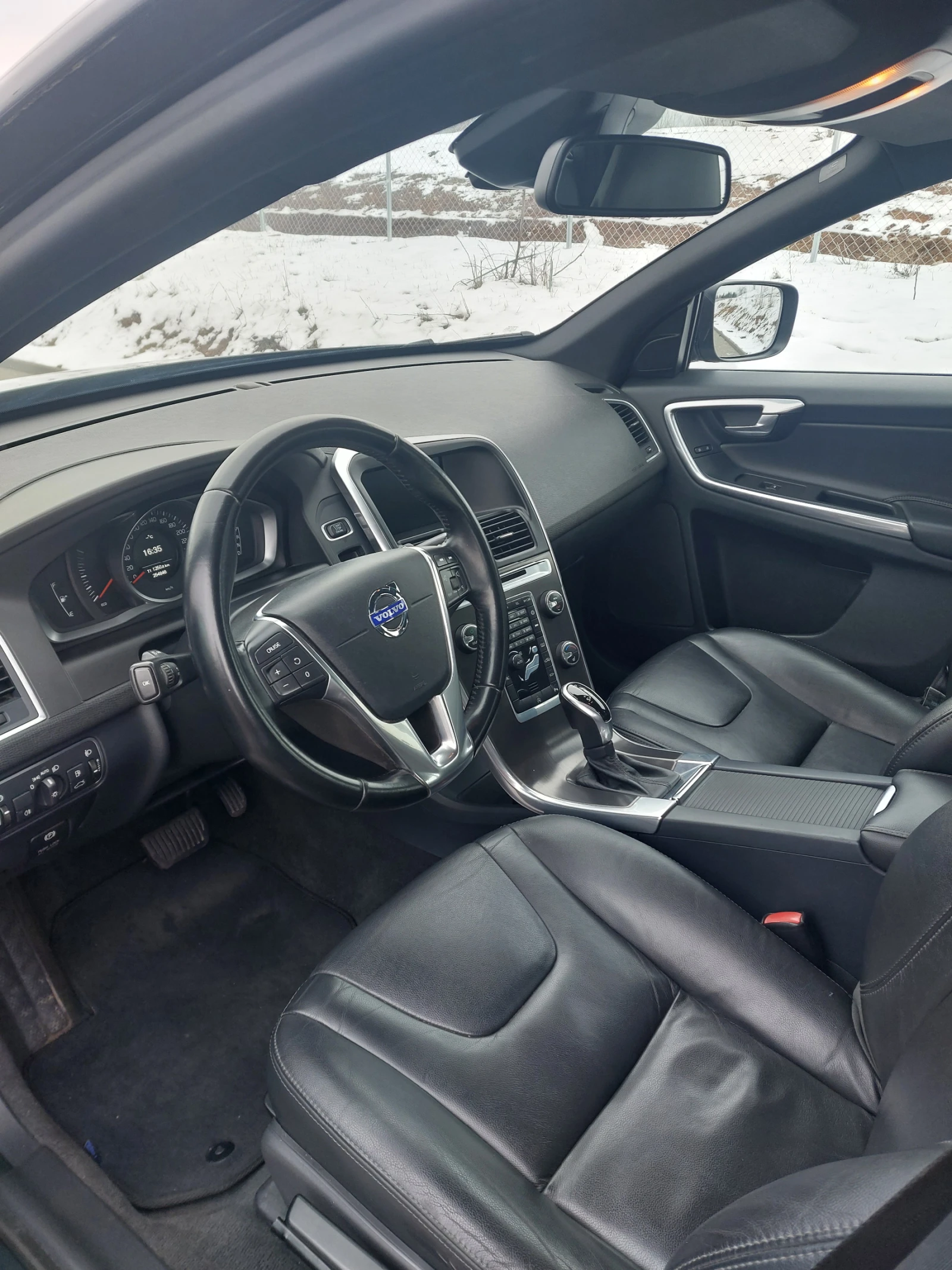 Volvo XC60, снимка 13 - Автомобили и джипове - 53751136