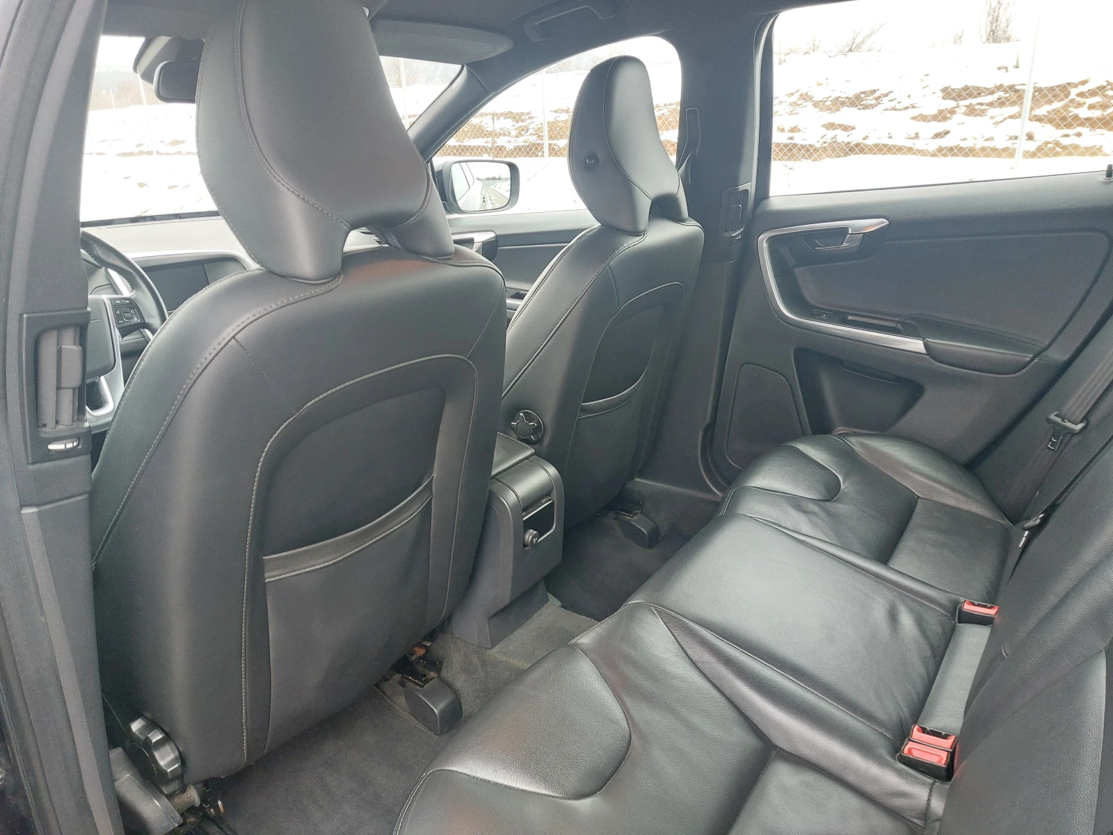 Volvo XC60, снимка 11 - Автомобили и джипове - 53751136