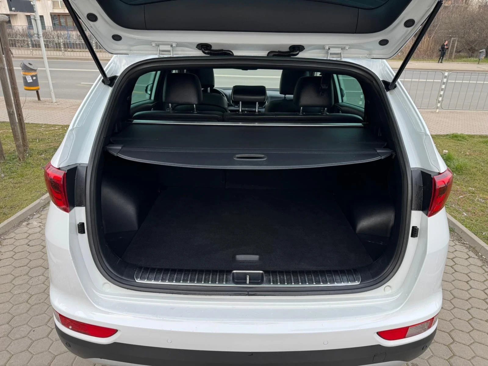 Kia Sportage 2.0CRDi/4x4, снимка 16 - Автомобили и джипове - 53716912