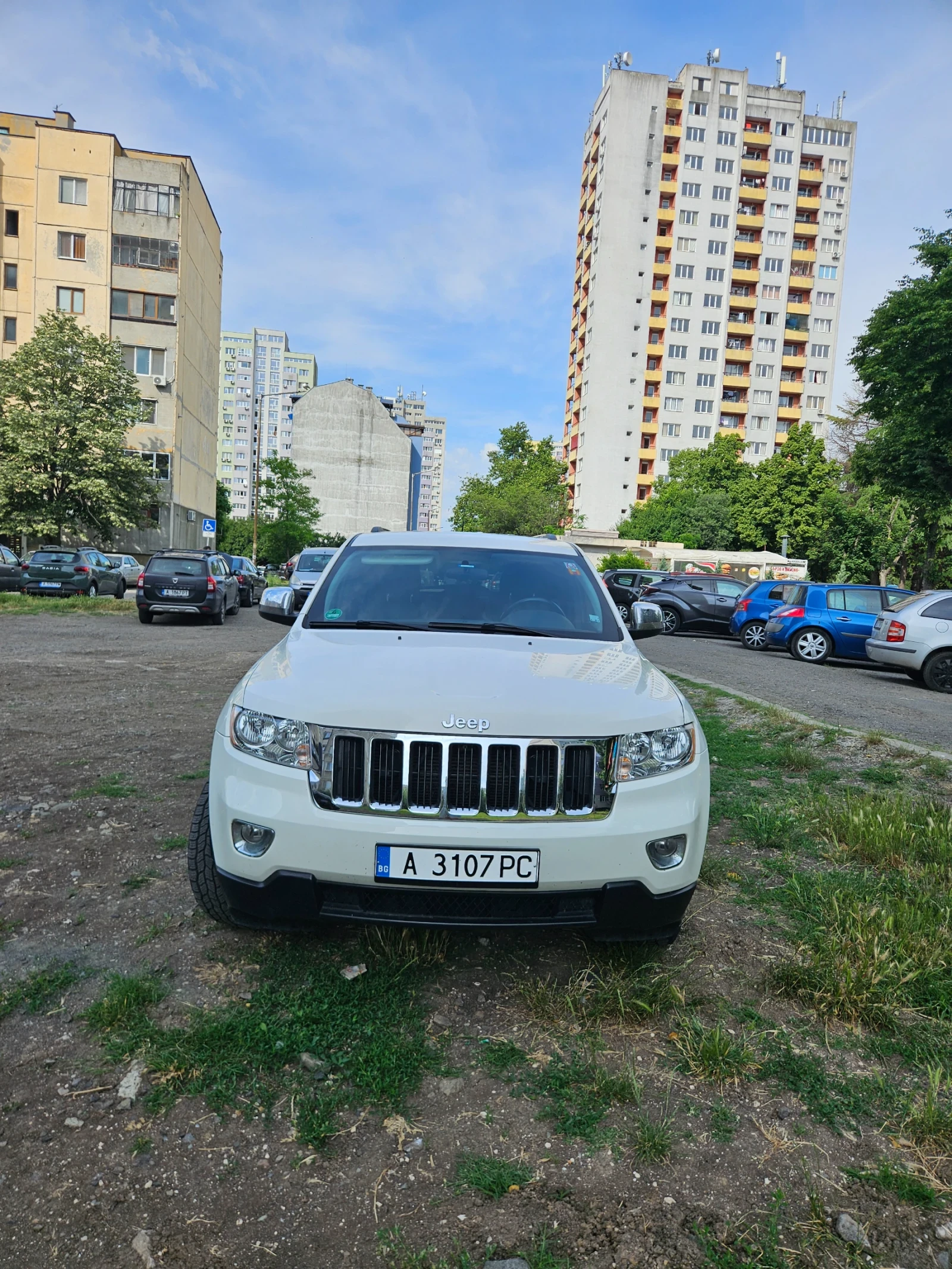 Jeep Grand cherokee Laredo , снимка 5 - Автомобили и джипове - 54923431