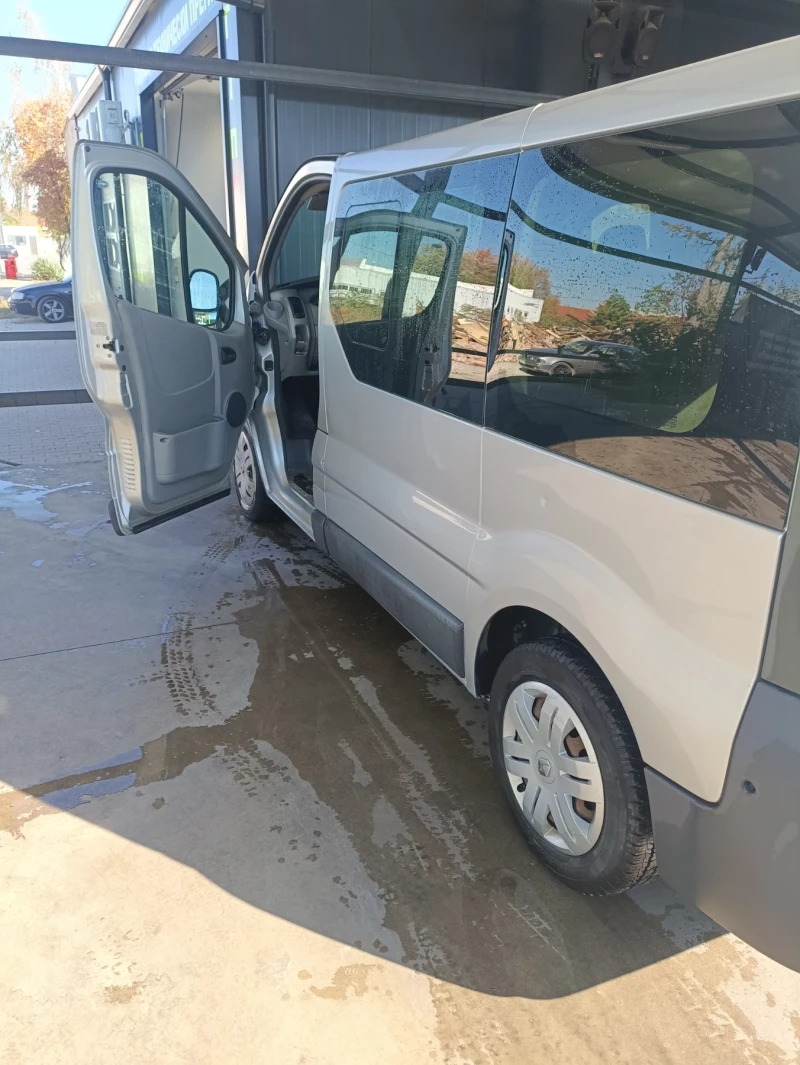 Renault Trafic, снимка 2 - Бусове и автобуси - 47690012